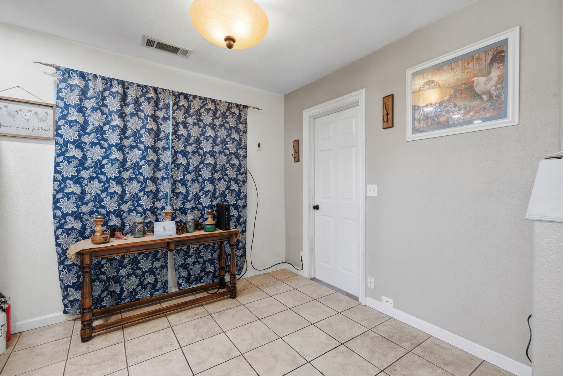 1323 W Seeger Ct, Visalia, CA 93277