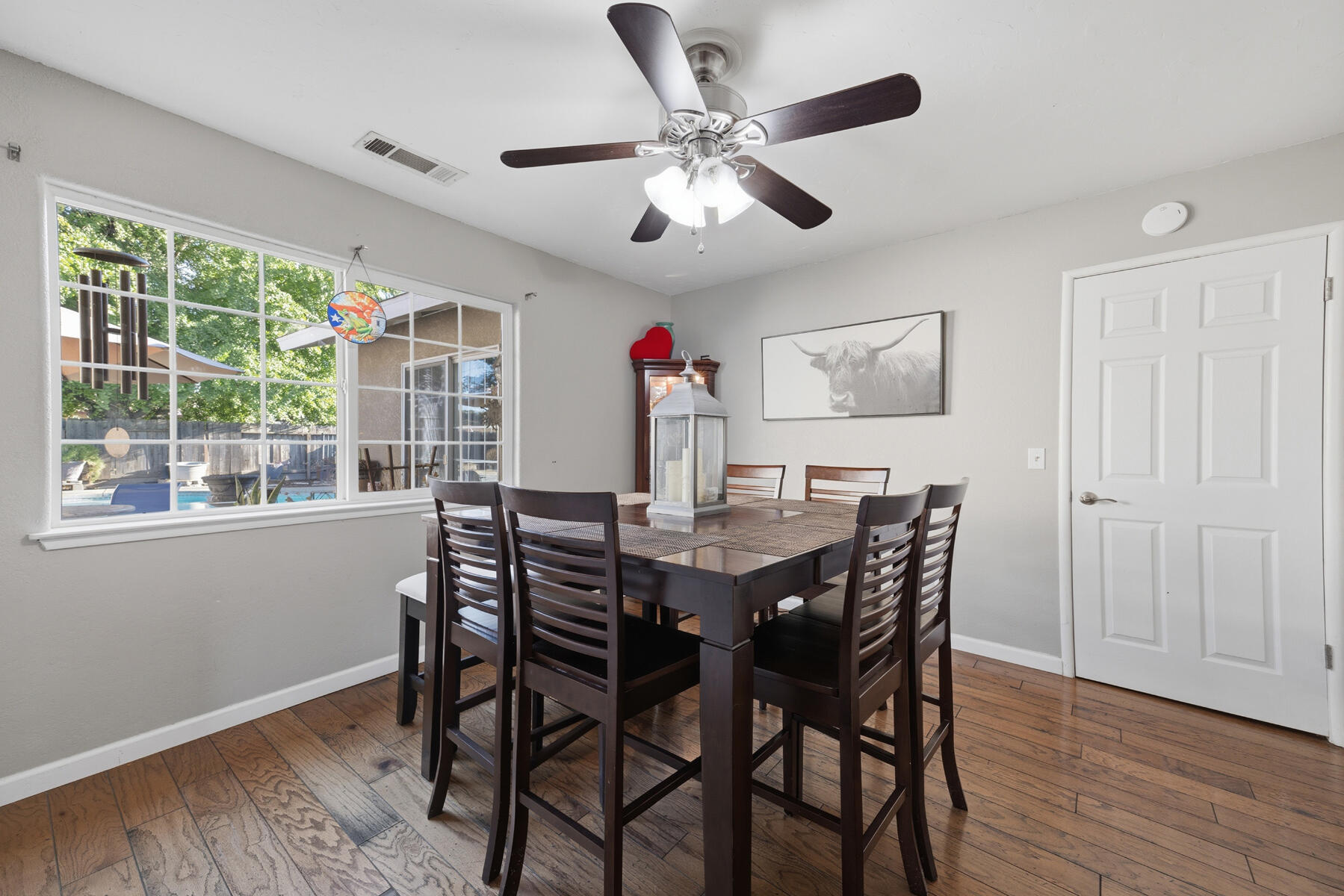 1323 W Seeger Ct, Visalia, CA 93277