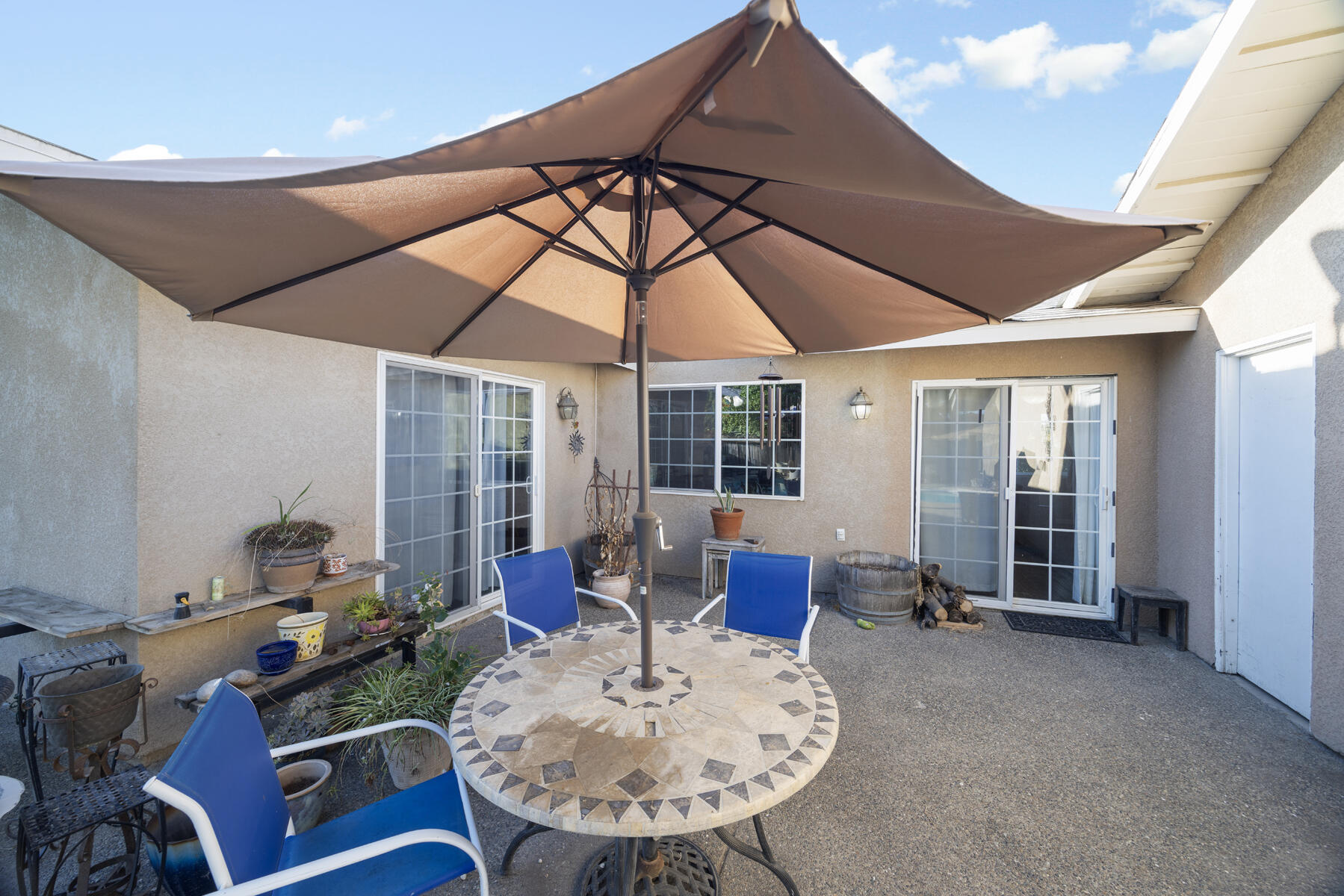 1323 W Seeger Ct, Visalia, CA 93277