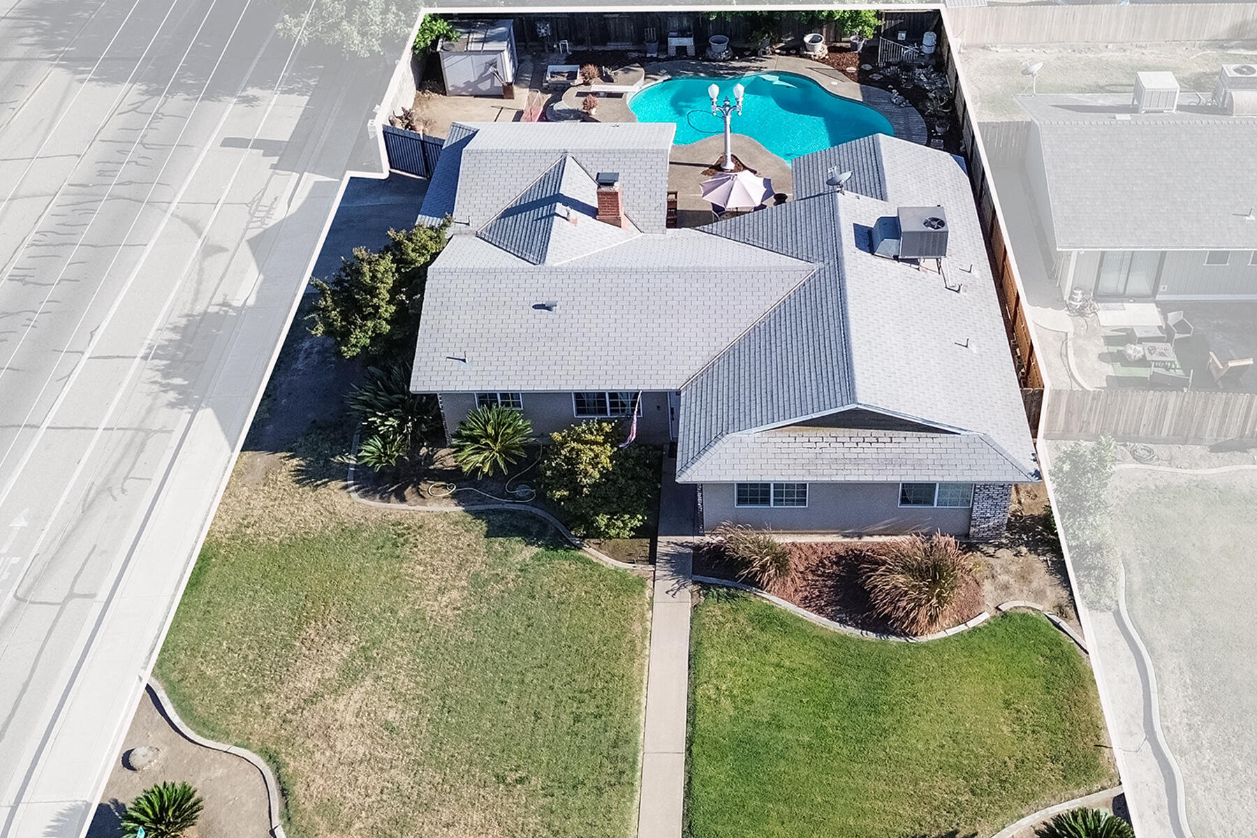 1323 W Seeger Ct, Visalia, CA 93277