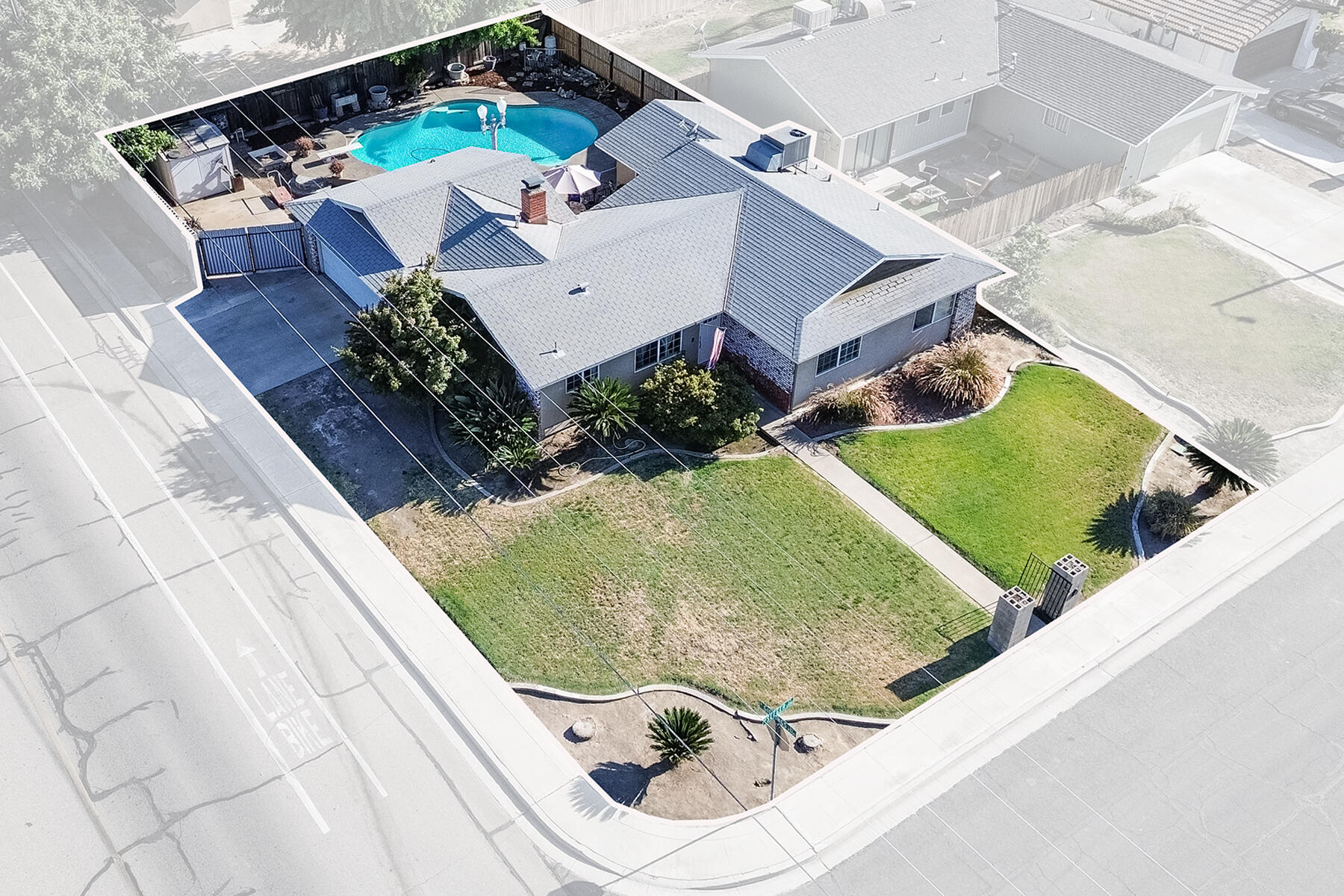 1323 W Seeger Ct, Visalia, CA 93277