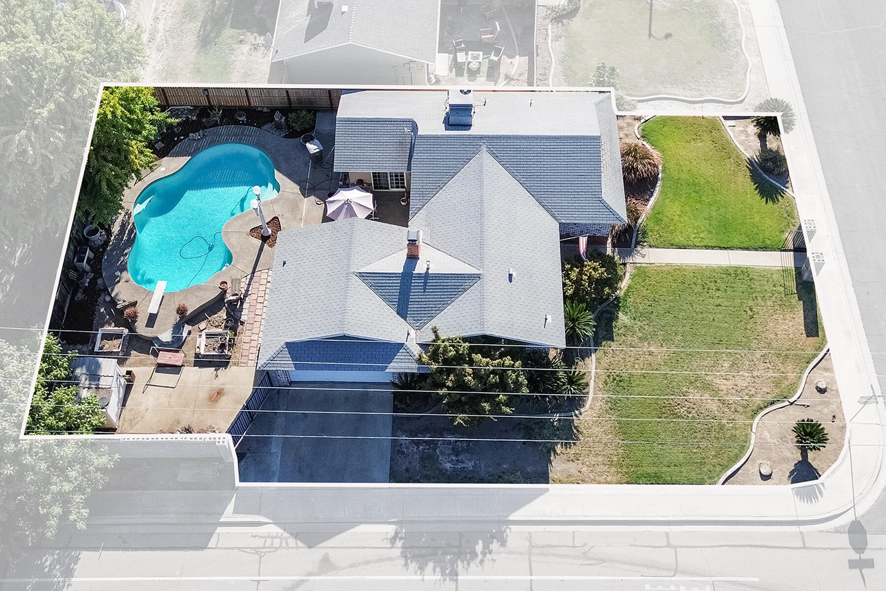 1323 W Seeger Ct, Visalia, CA 93277