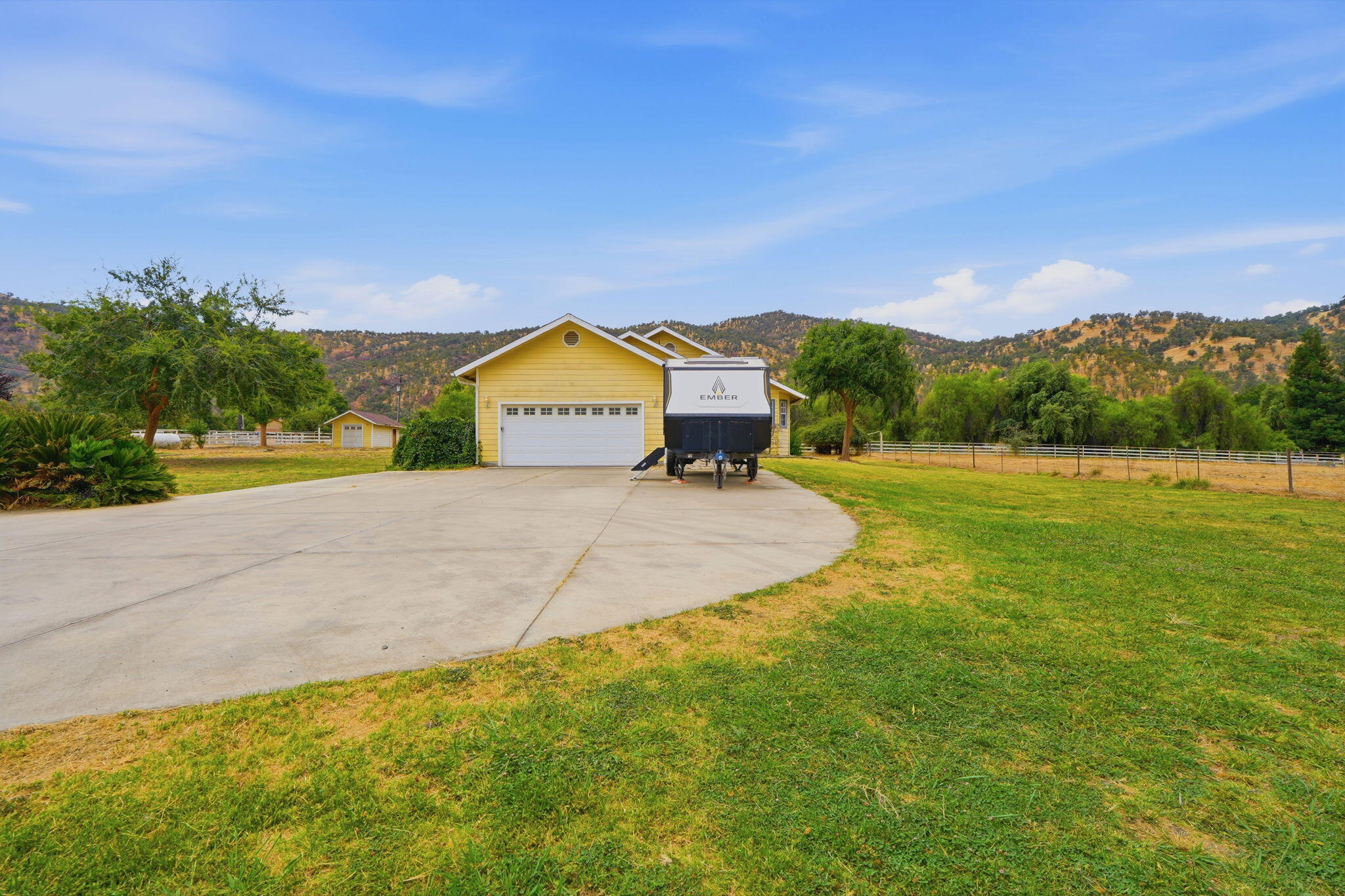 33485 Globe Dr, Springville, CA 93265