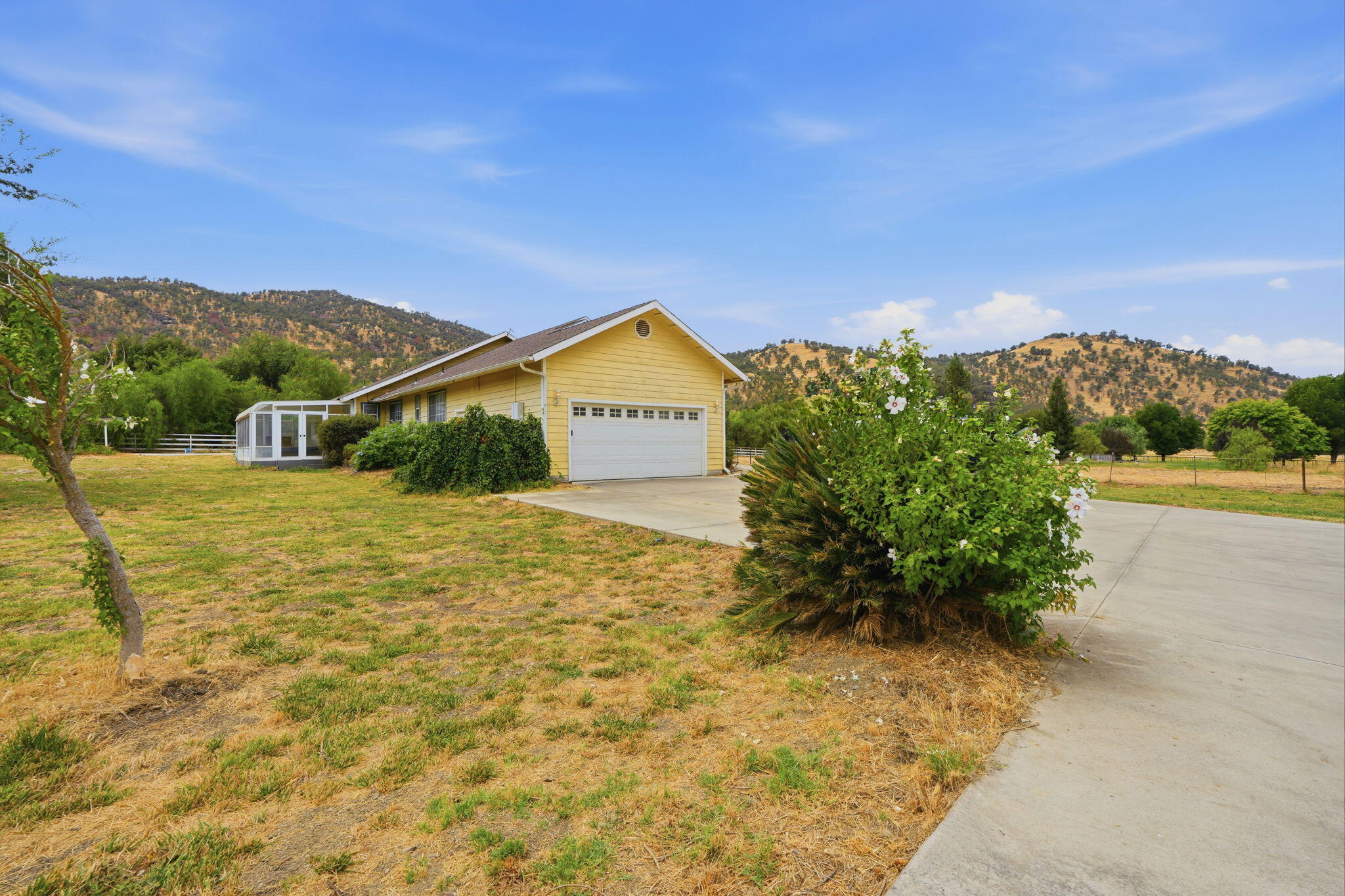 33485 Globe Dr, Springville, CA 93265
