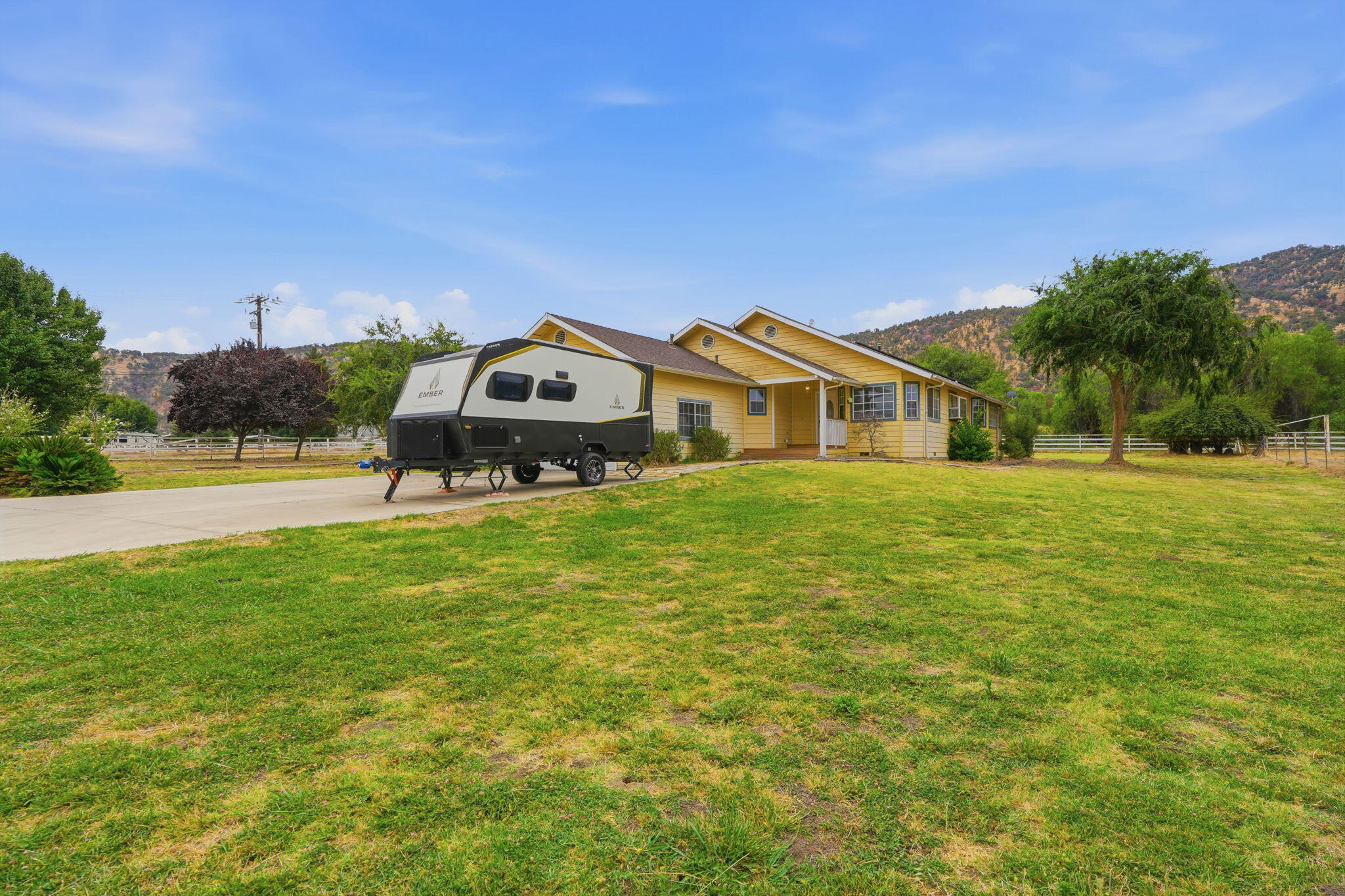 33485 Globe Dr, Springville, CA 93265