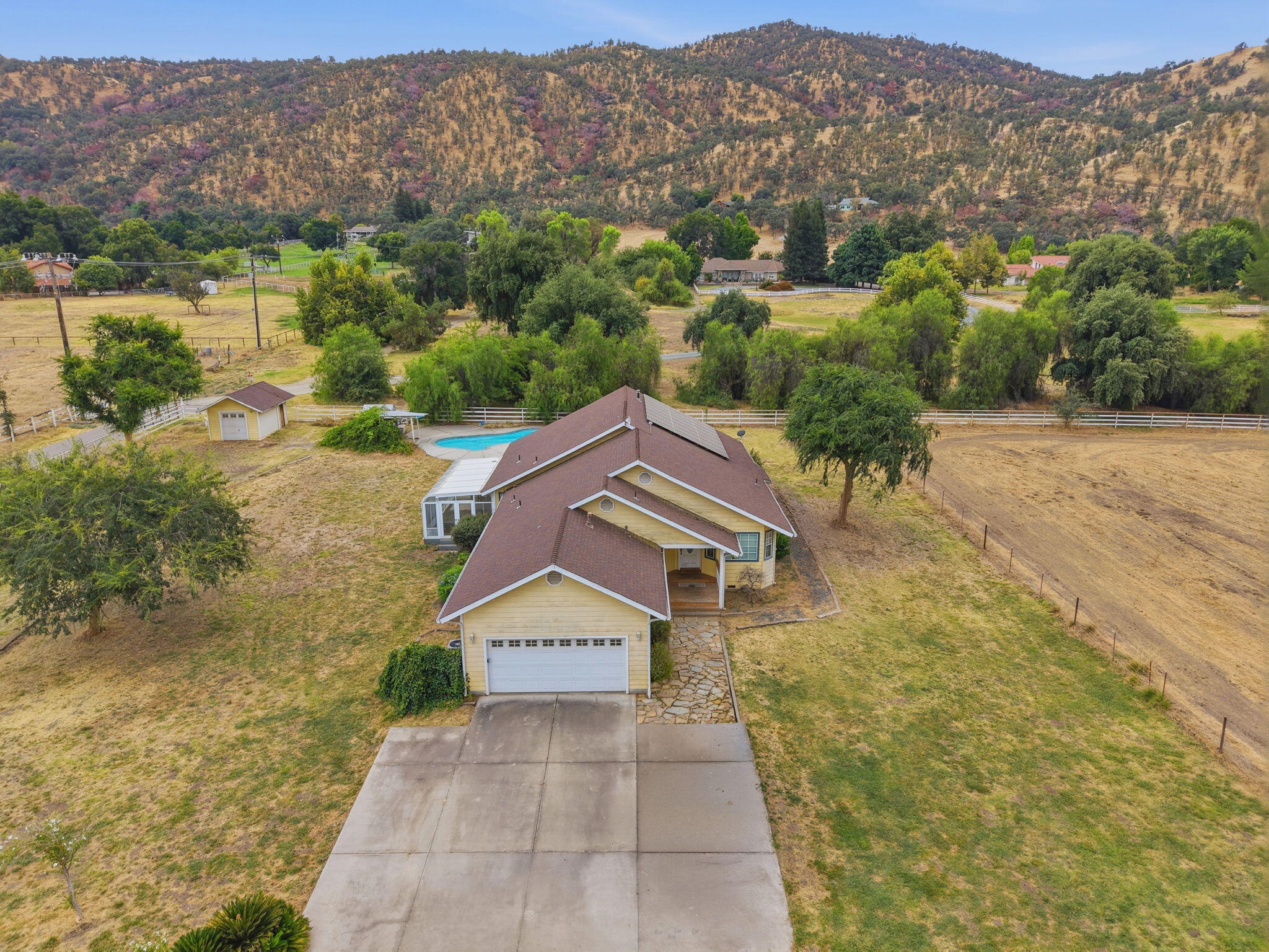 33485 Globe Dr, Springville, CA 93265