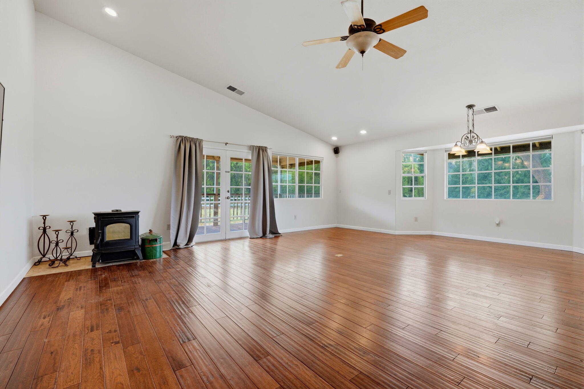 33485 Globe Dr, Springville, CA 93265