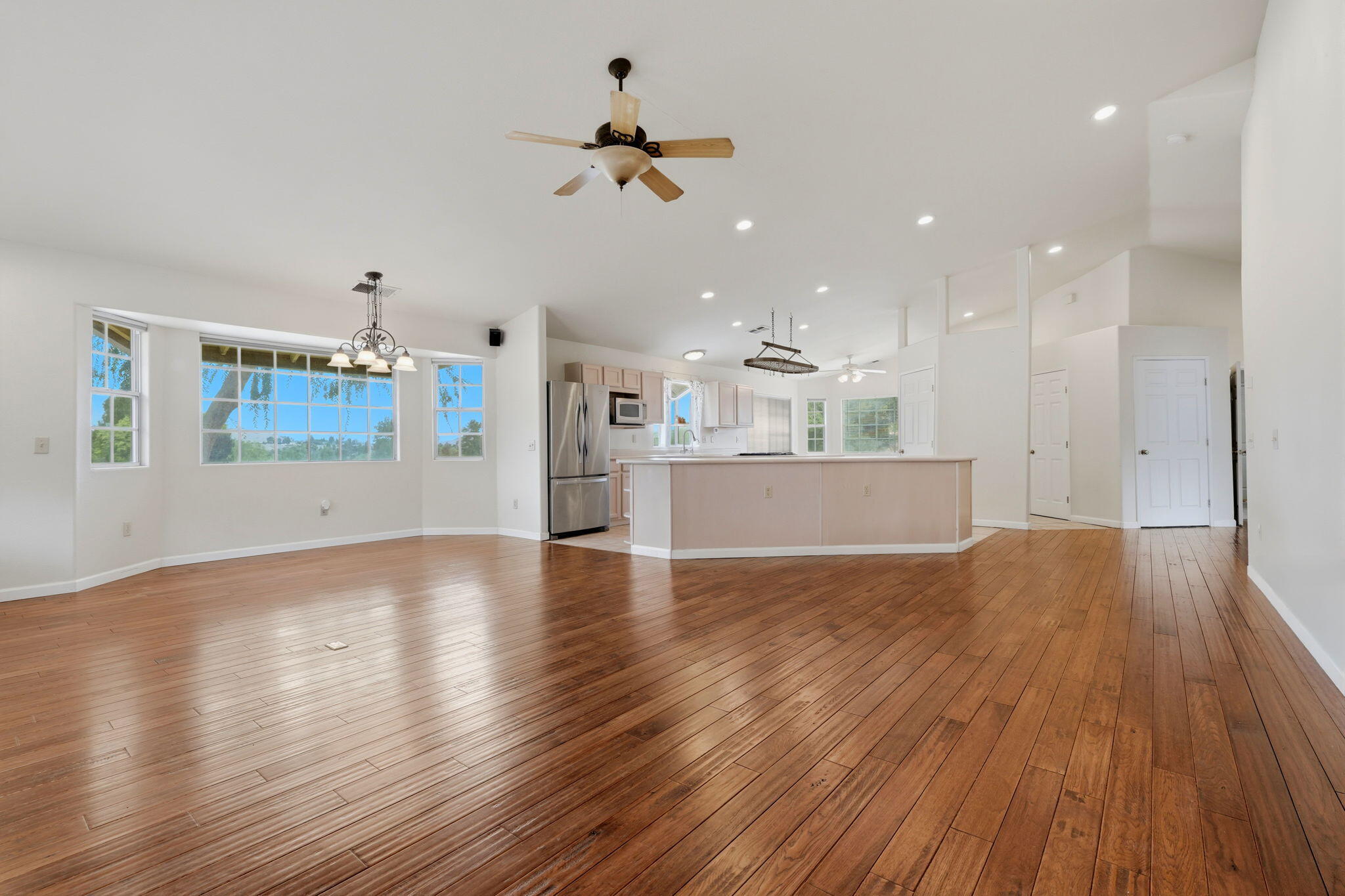 33485 Globe Dr, Springville, CA 93265
