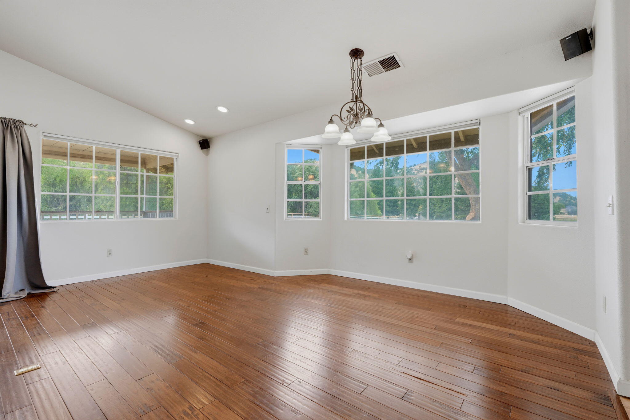33485 Globe Dr, Springville, CA 93265
