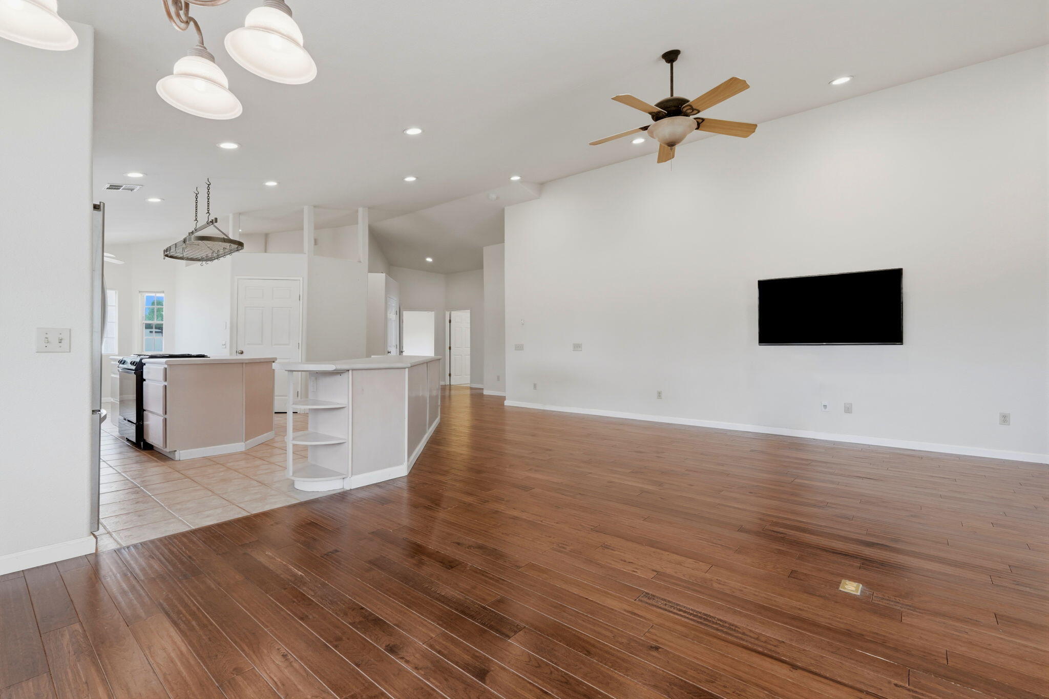 33485 Globe Dr, Springville, CA 93265