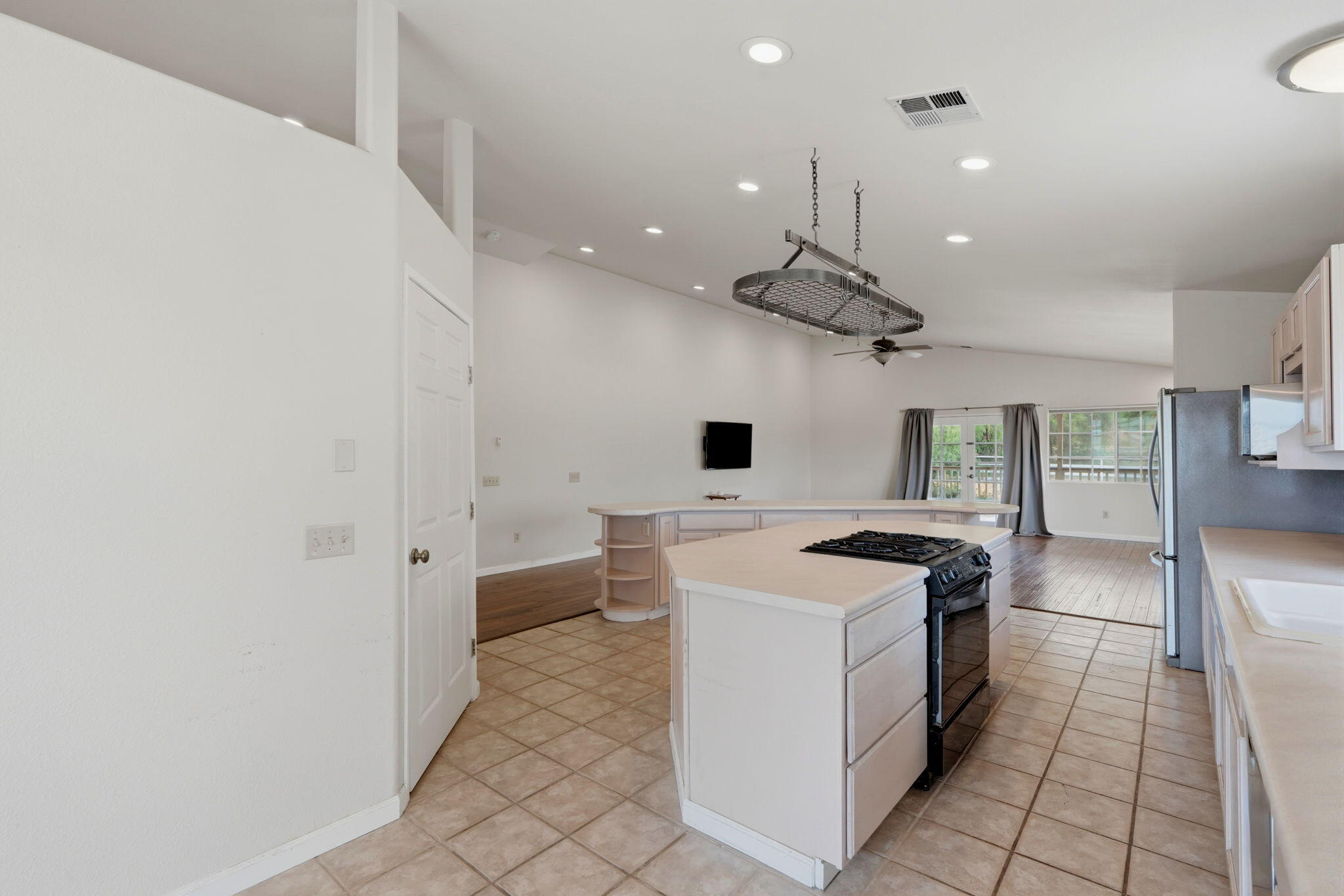33485 Globe Dr, Springville, CA 93265
