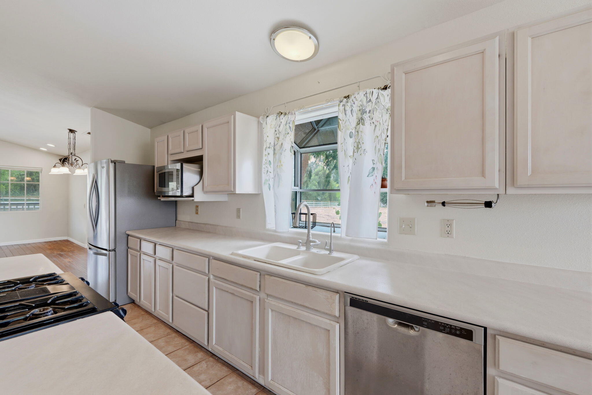 33485 Globe Dr, Springville, CA 93265