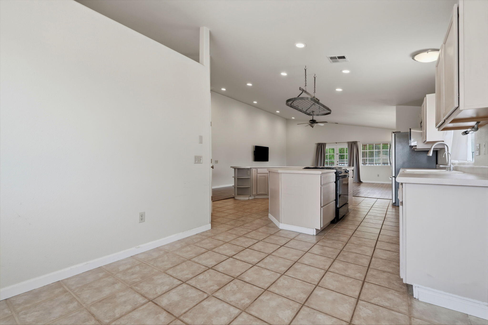 33485 Globe Dr, Springville, CA 93265
