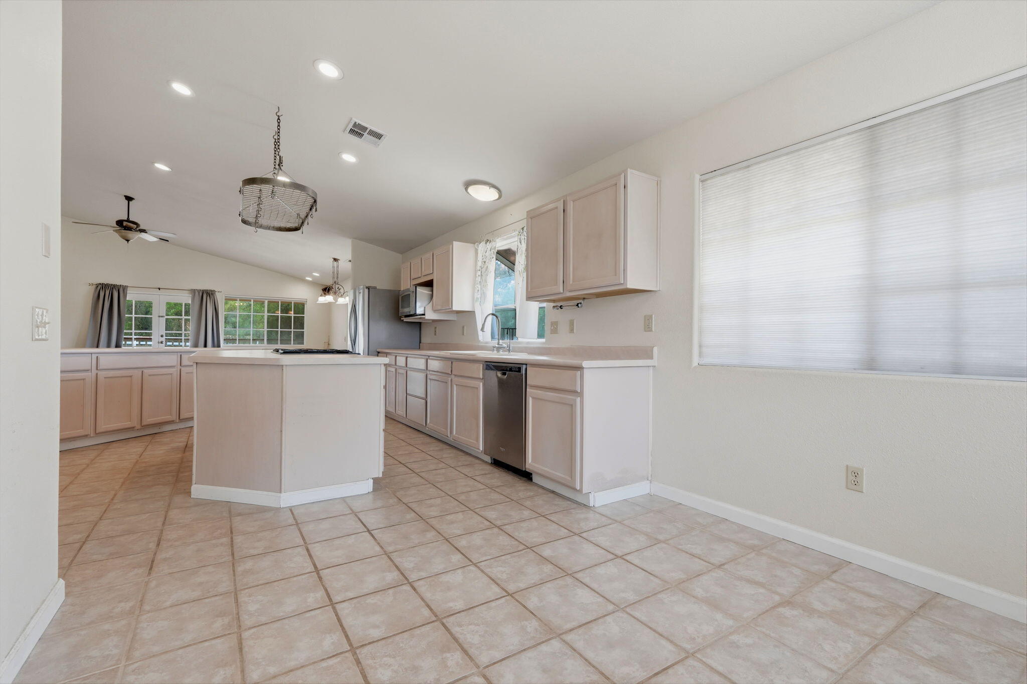 33485 Globe Dr, Springville, CA 93265