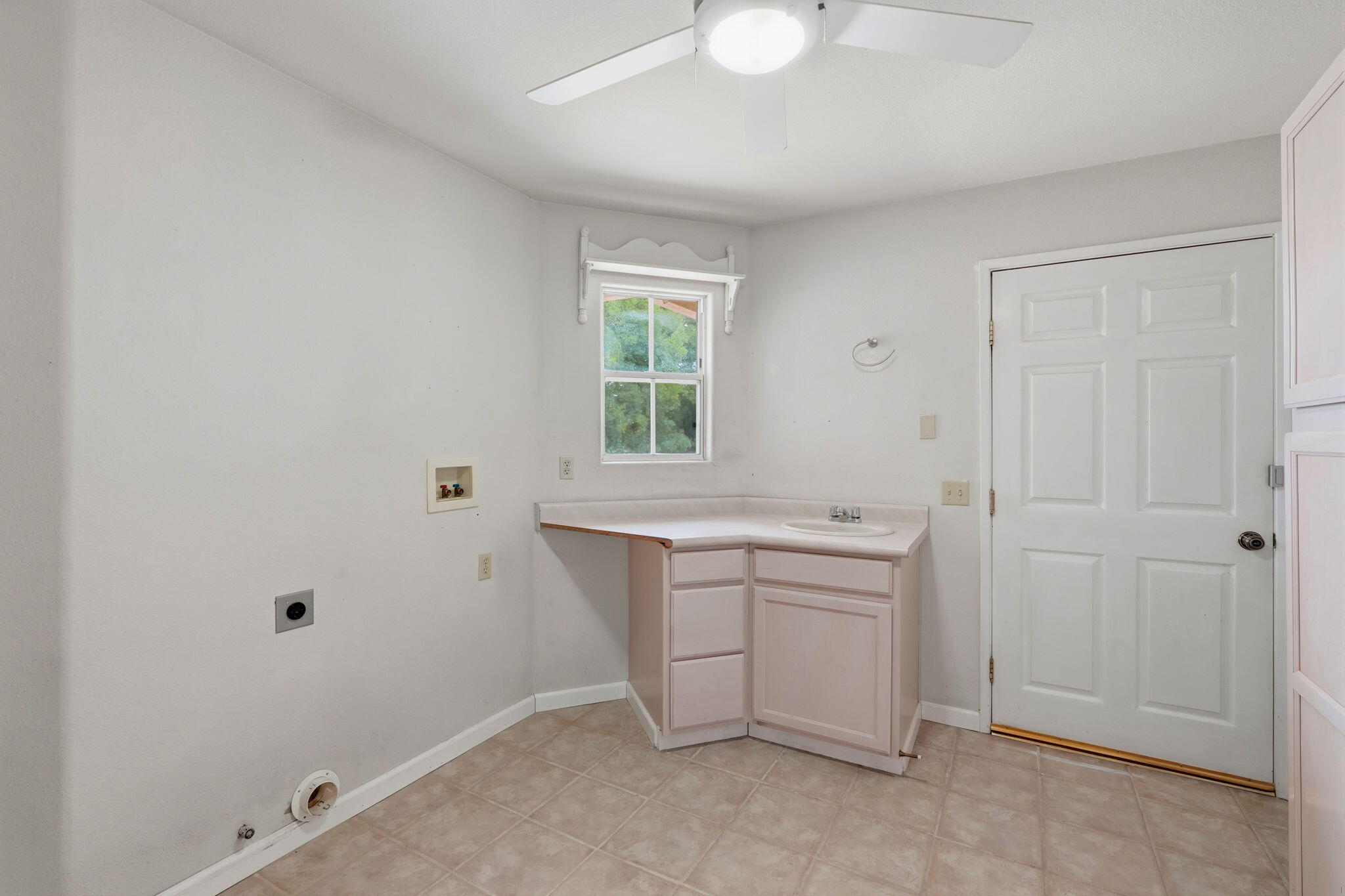 33485 Globe Dr, Springville, CA 93265