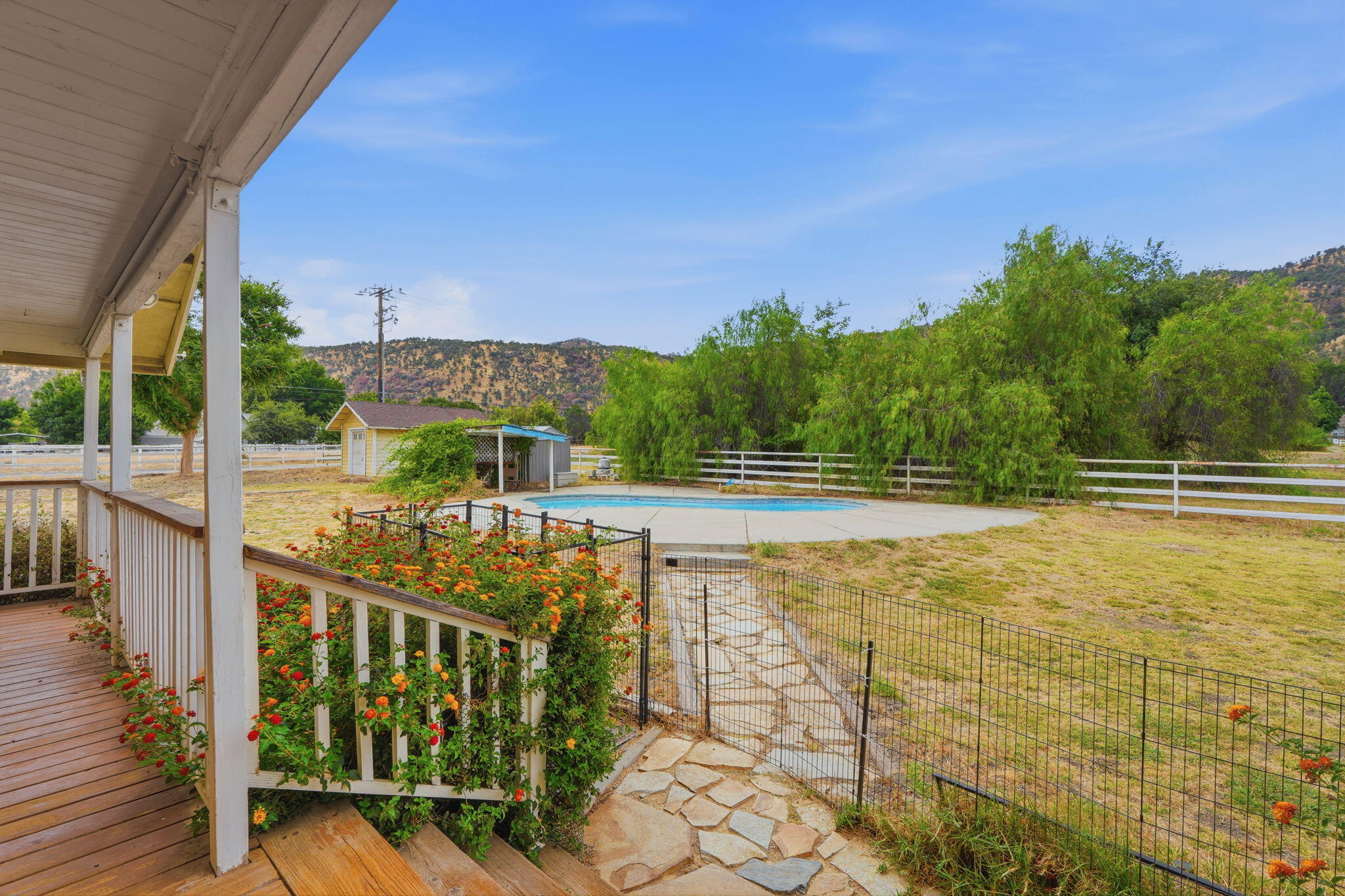 33485 Globe Dr, Springville, CA 93265