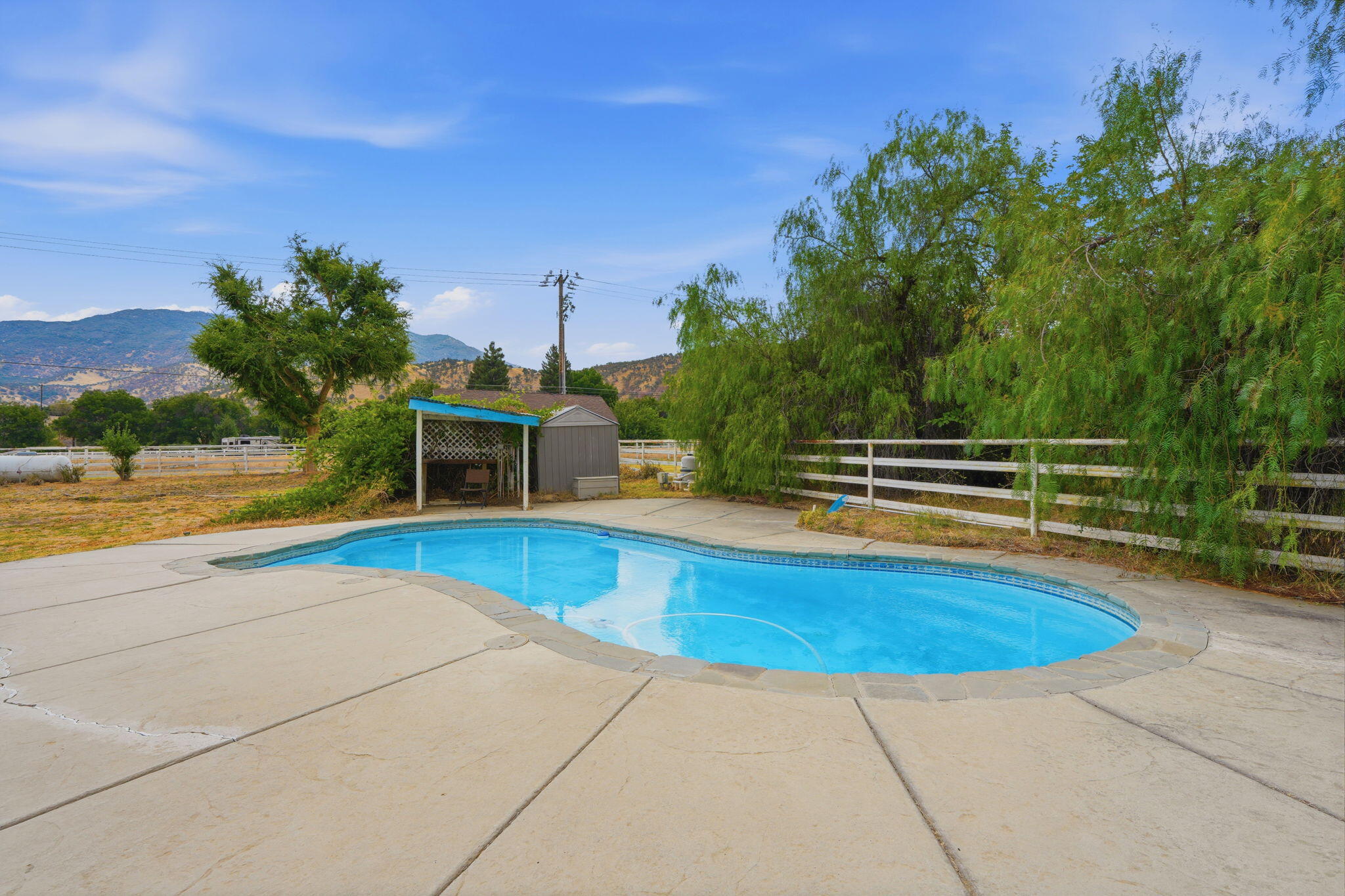 33485 Globe Dr, Springville, CA 93265