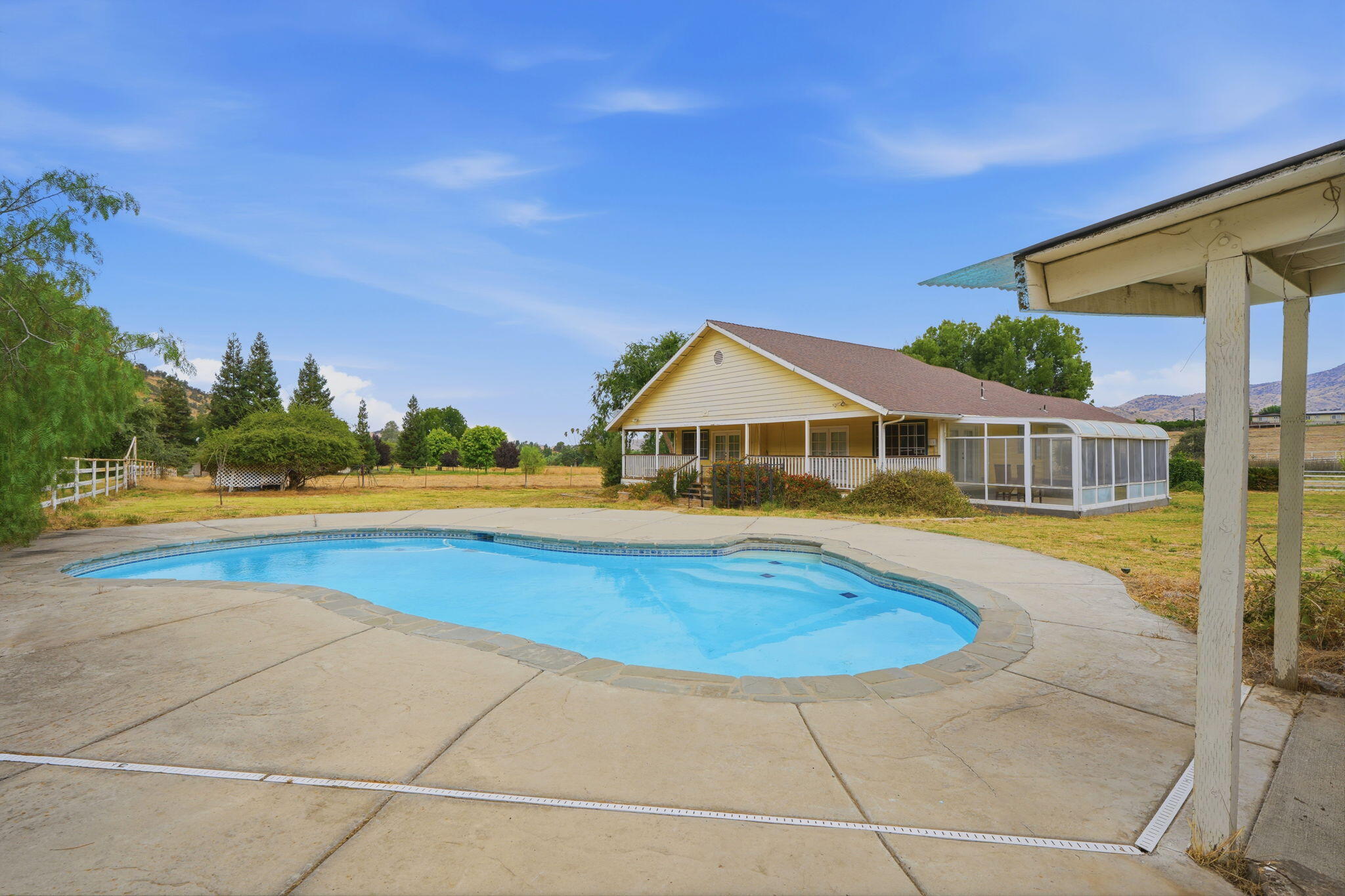 33485 Globe Dr, Springville, CA 93265
