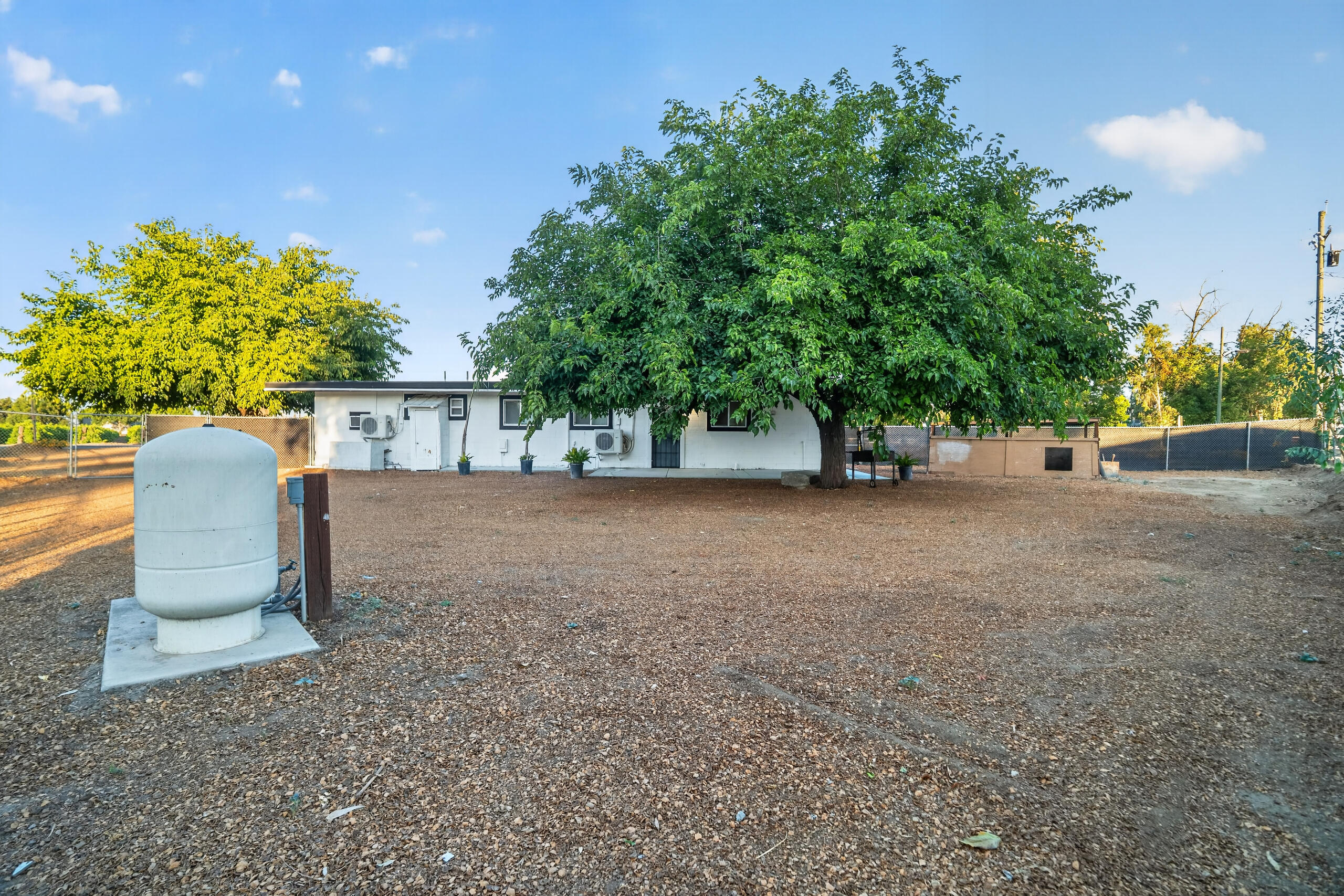 42415 Road 72, Dinuba, CA 93618