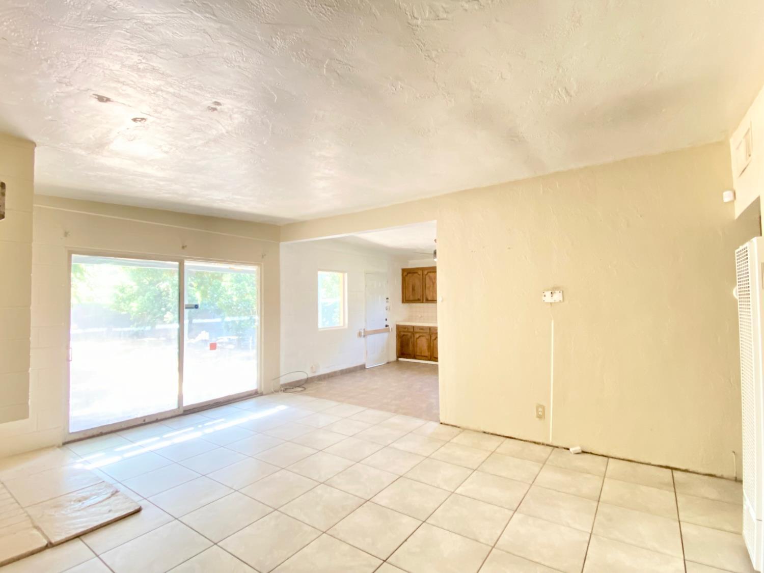 1264 N Pecan Ave, Reedley, CA 93654