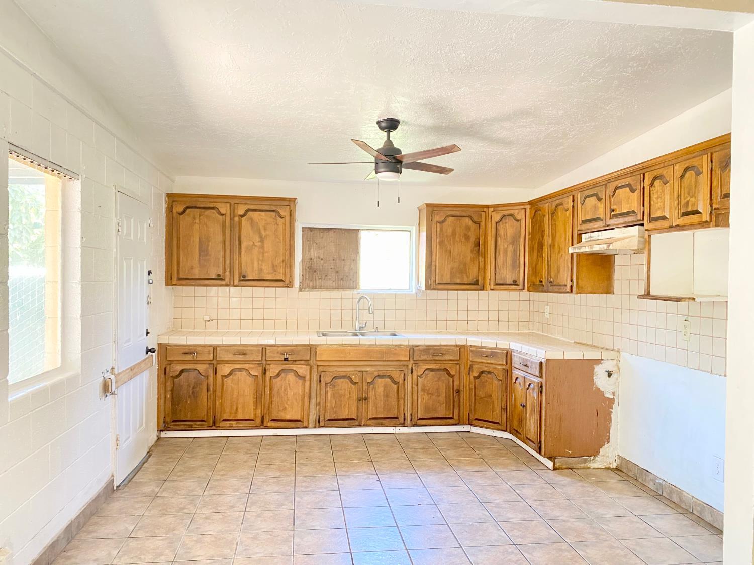 1264 N Pecan Ave, Reedley, CA 93654
