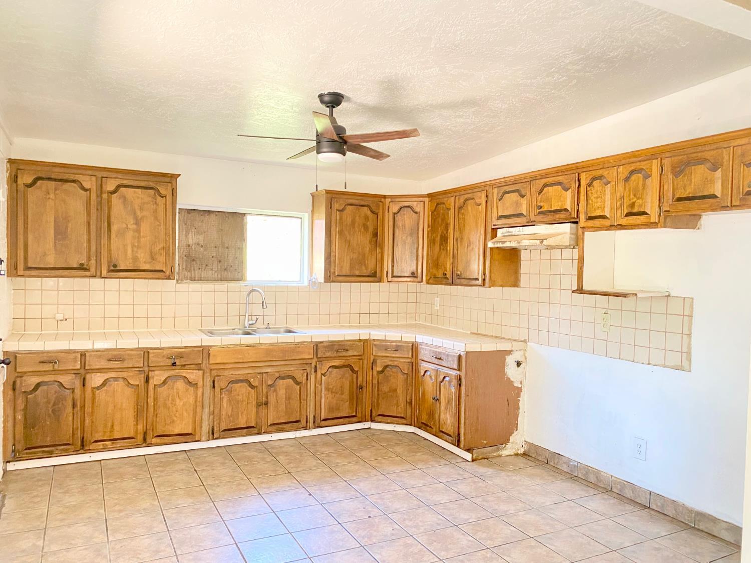 1264 N Pecan Ave, Reedley, CA 93654