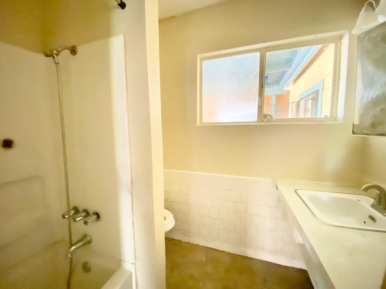 1264 N Pecan Ave, Reedley, CA 93654