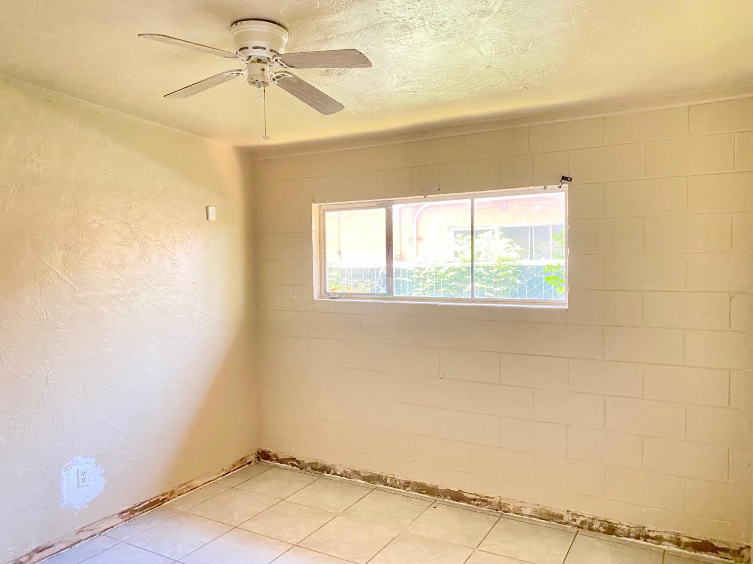 1264 N Pecan Ave, Reedley, CA 93654