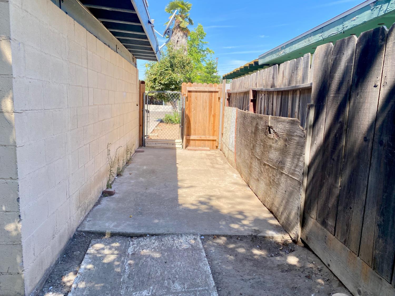 1264 N Pecan Ave, Reedley, CA 93654