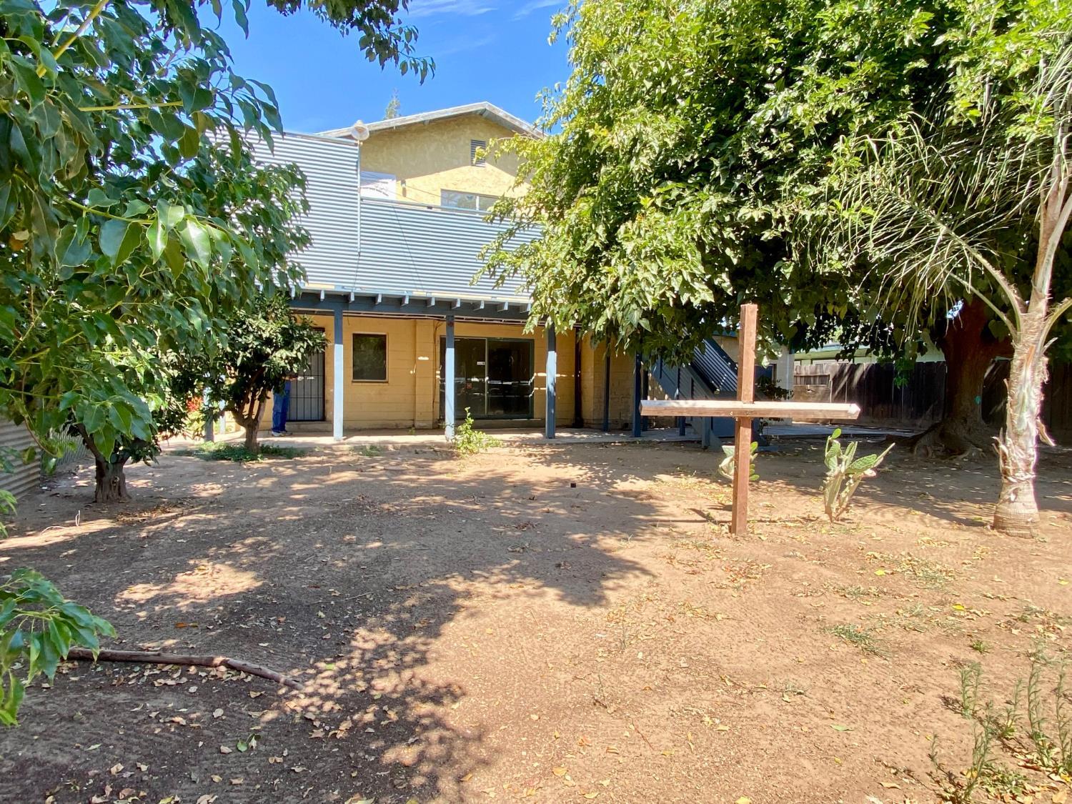 1264 N Pecan Ave, Reedley, CA 93654