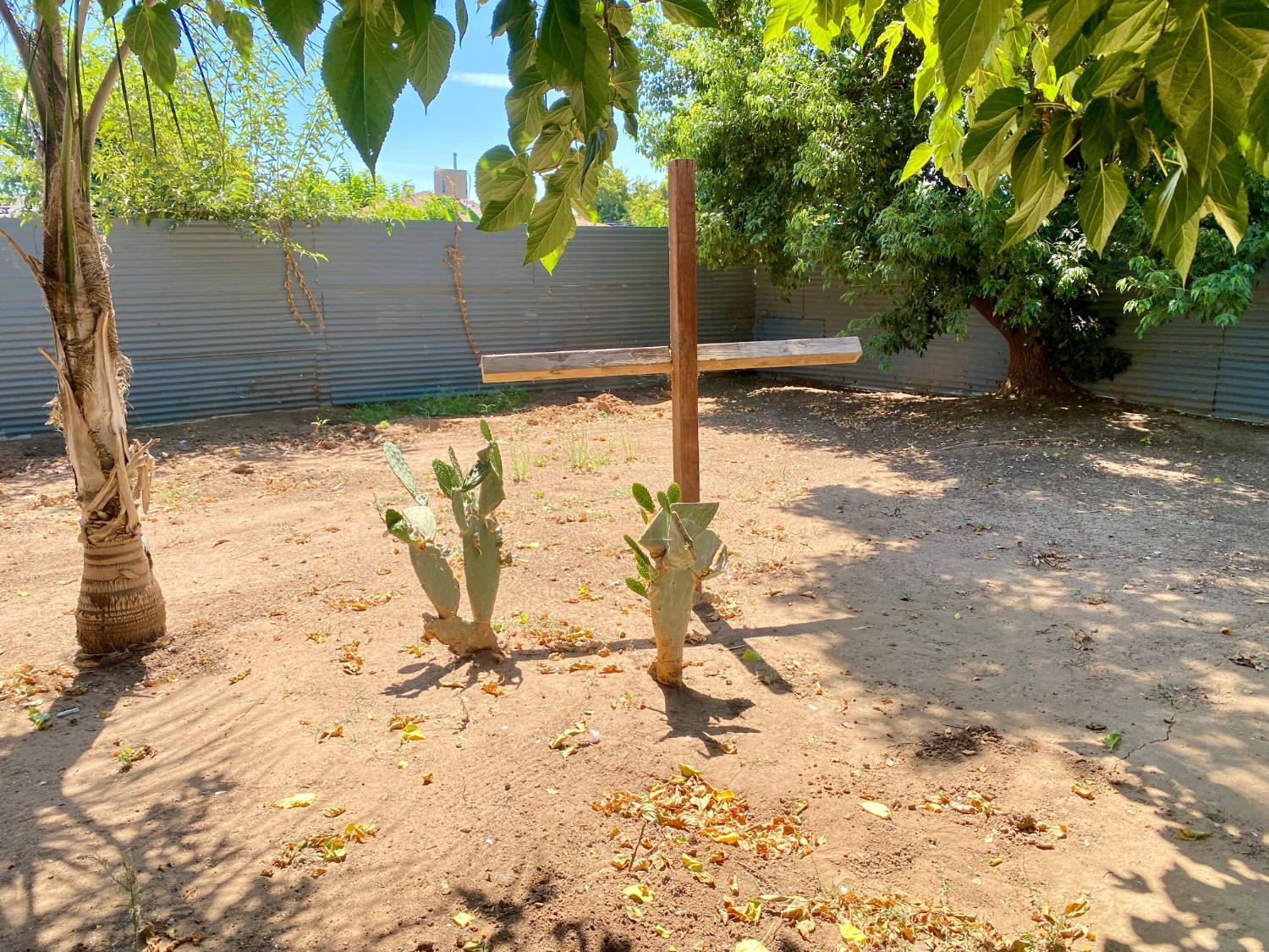1264 N Pecan Ave, Reedley, CA 93654