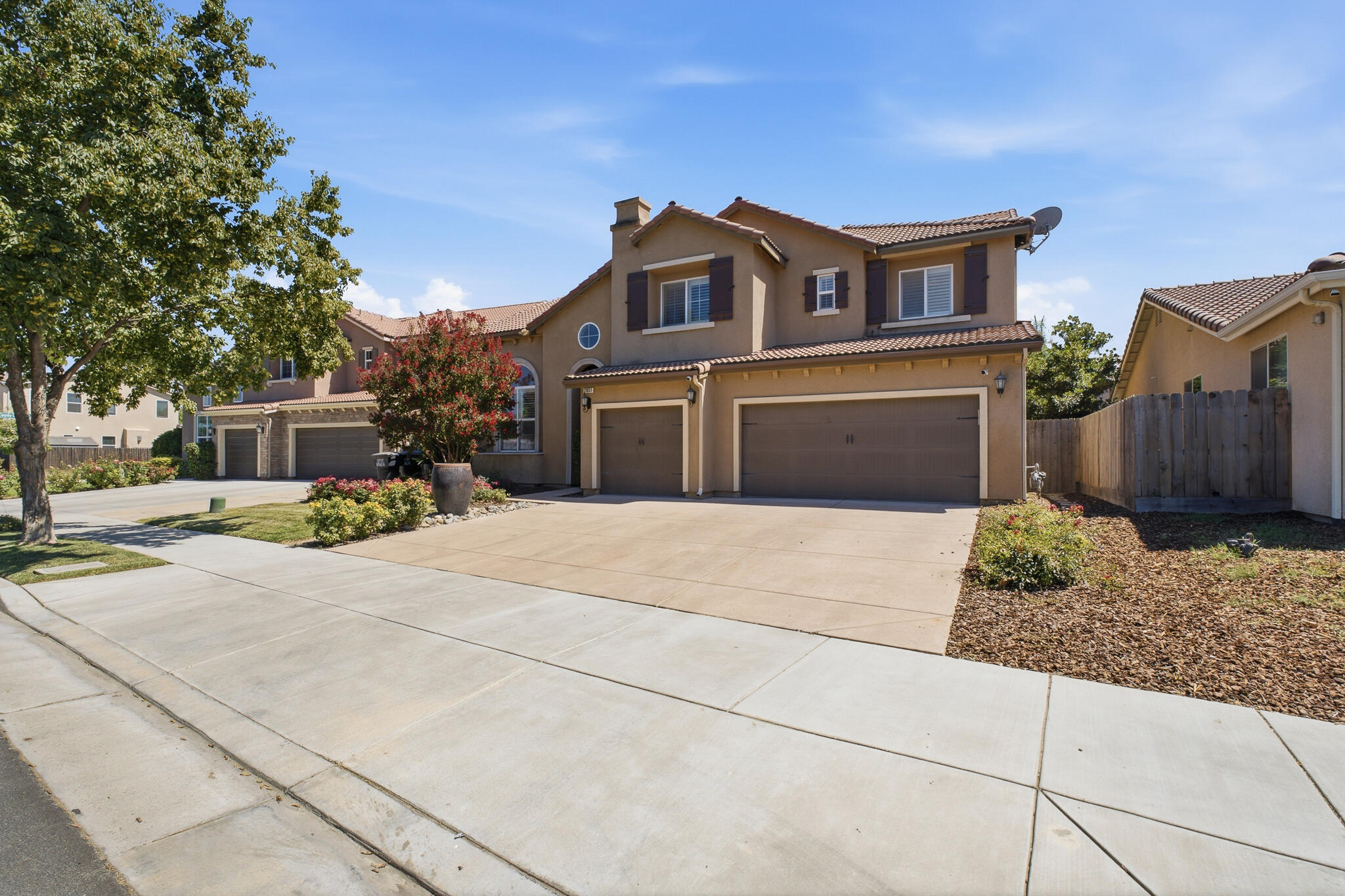 2931 W Cecil Ave, Visalia, CA 93291