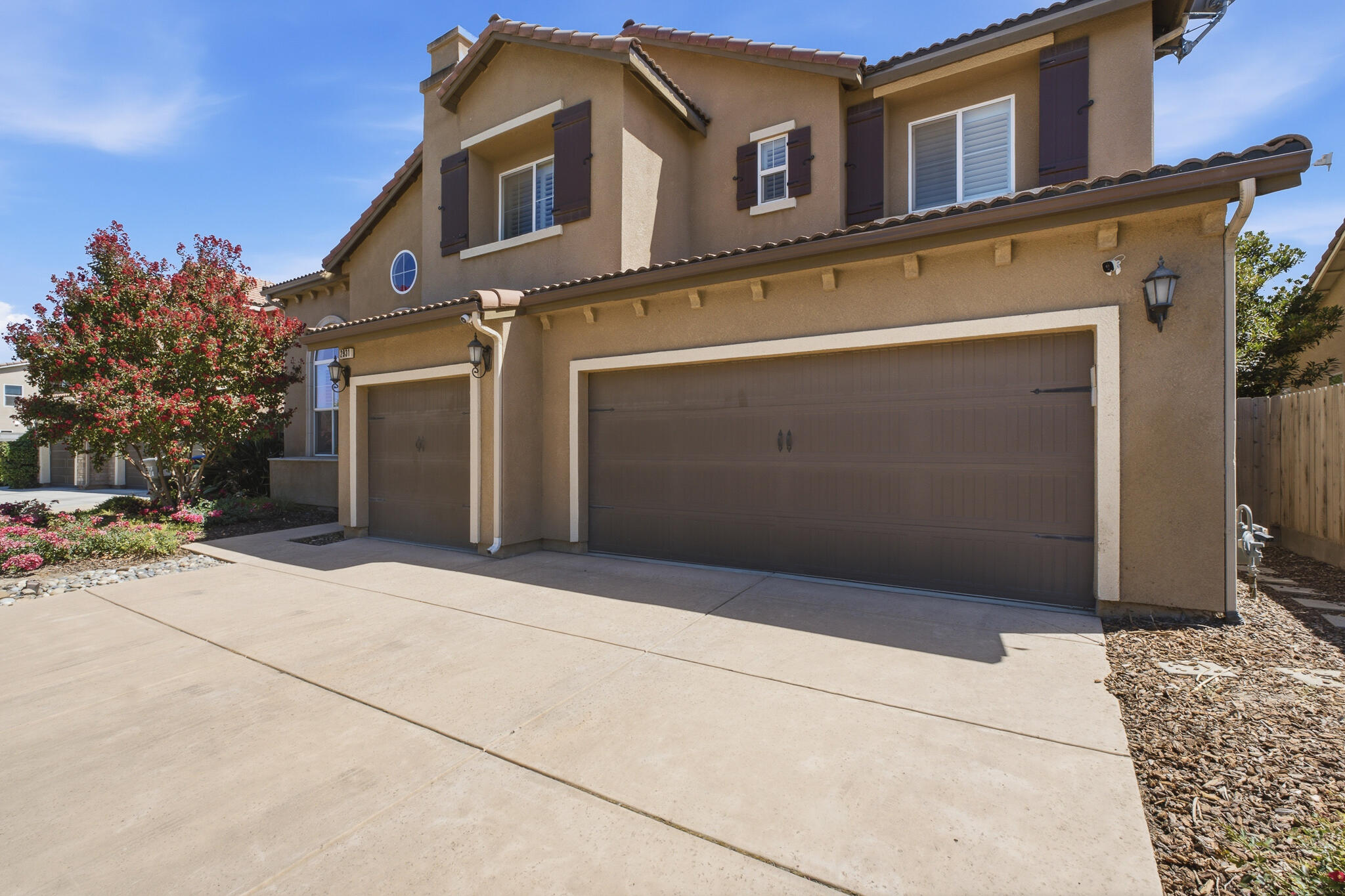 2931 W Cecil Ave, Visalia, CA 93291