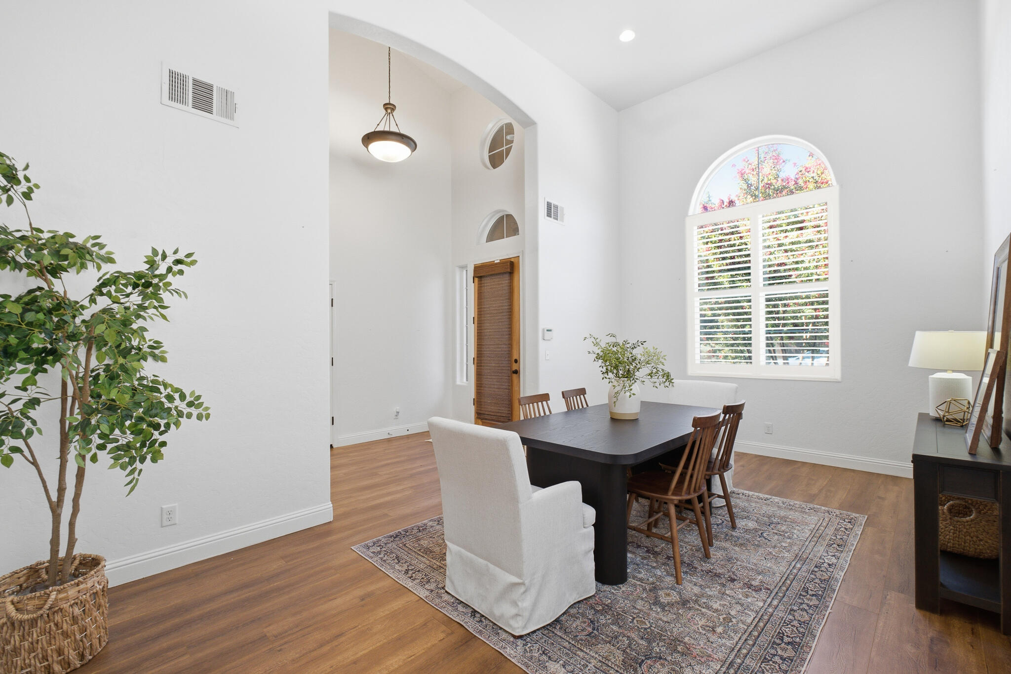 2931 W Cecil Ave, Visalia, CA 93291