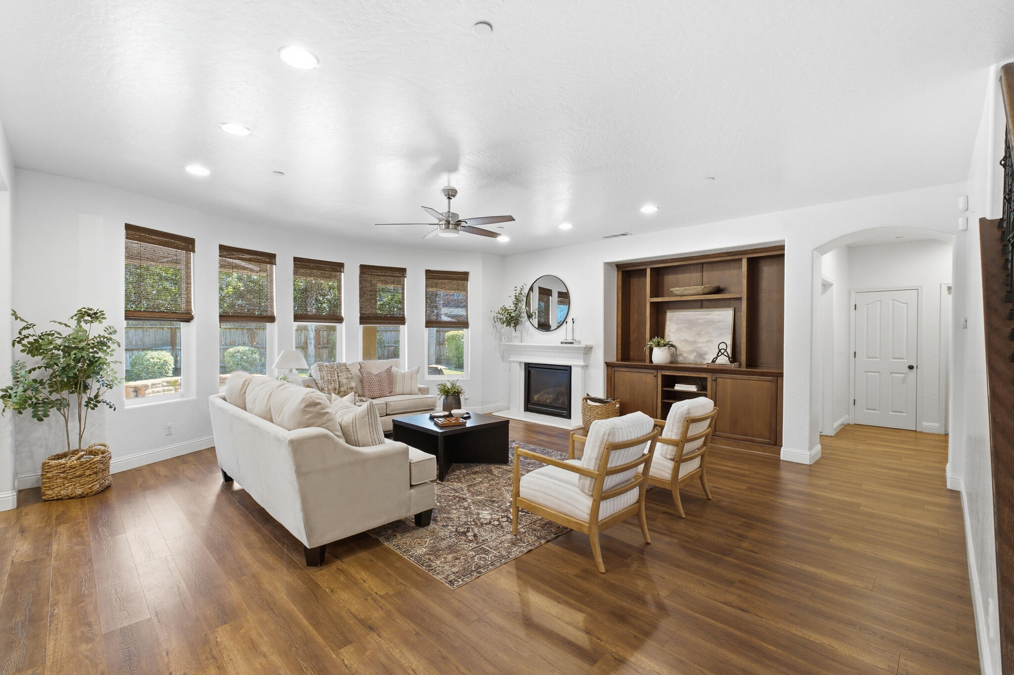 2931 W Cecil Ave, Visalia, CA 93291