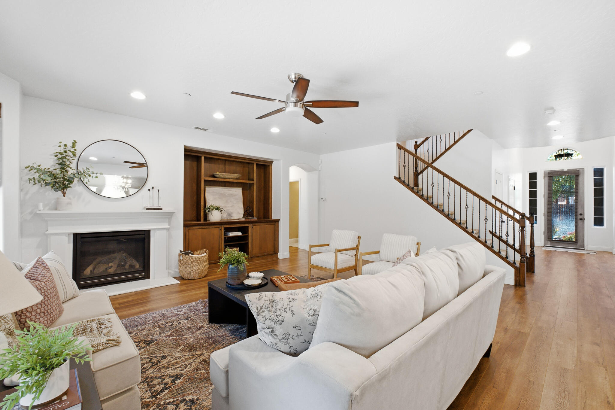 2931 W Cecil Ave, Visalia, CA 93291