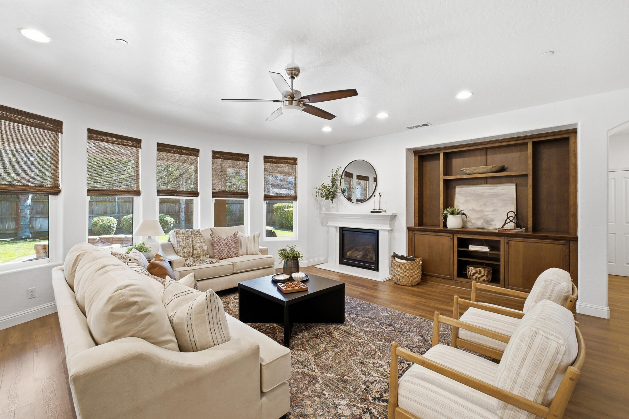 2931 W Cecil Ave, Visalia, CA 93291