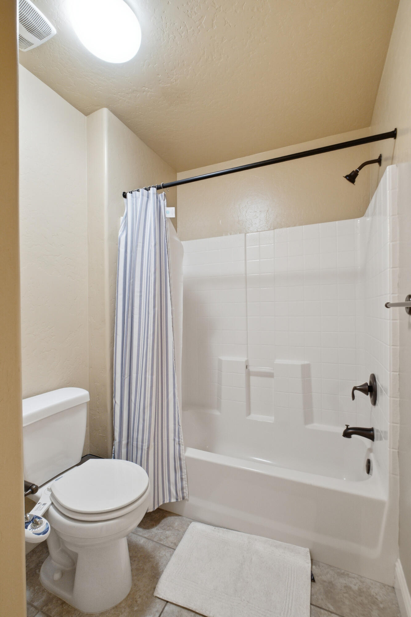 2931 W Cecil Ave, Visalia, CA 93291
