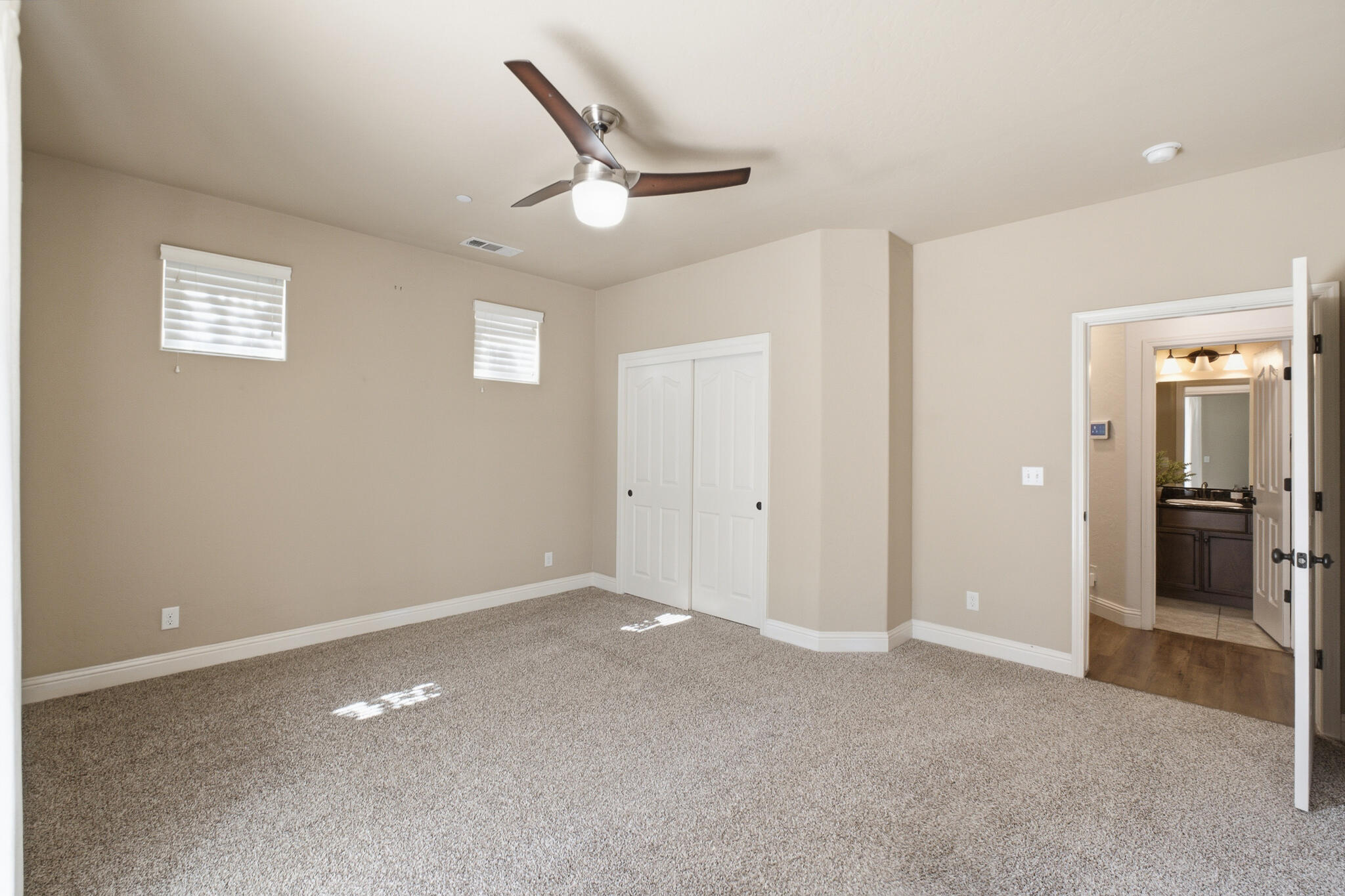 2931 W Cecil Ave, Visalia, CA 93291