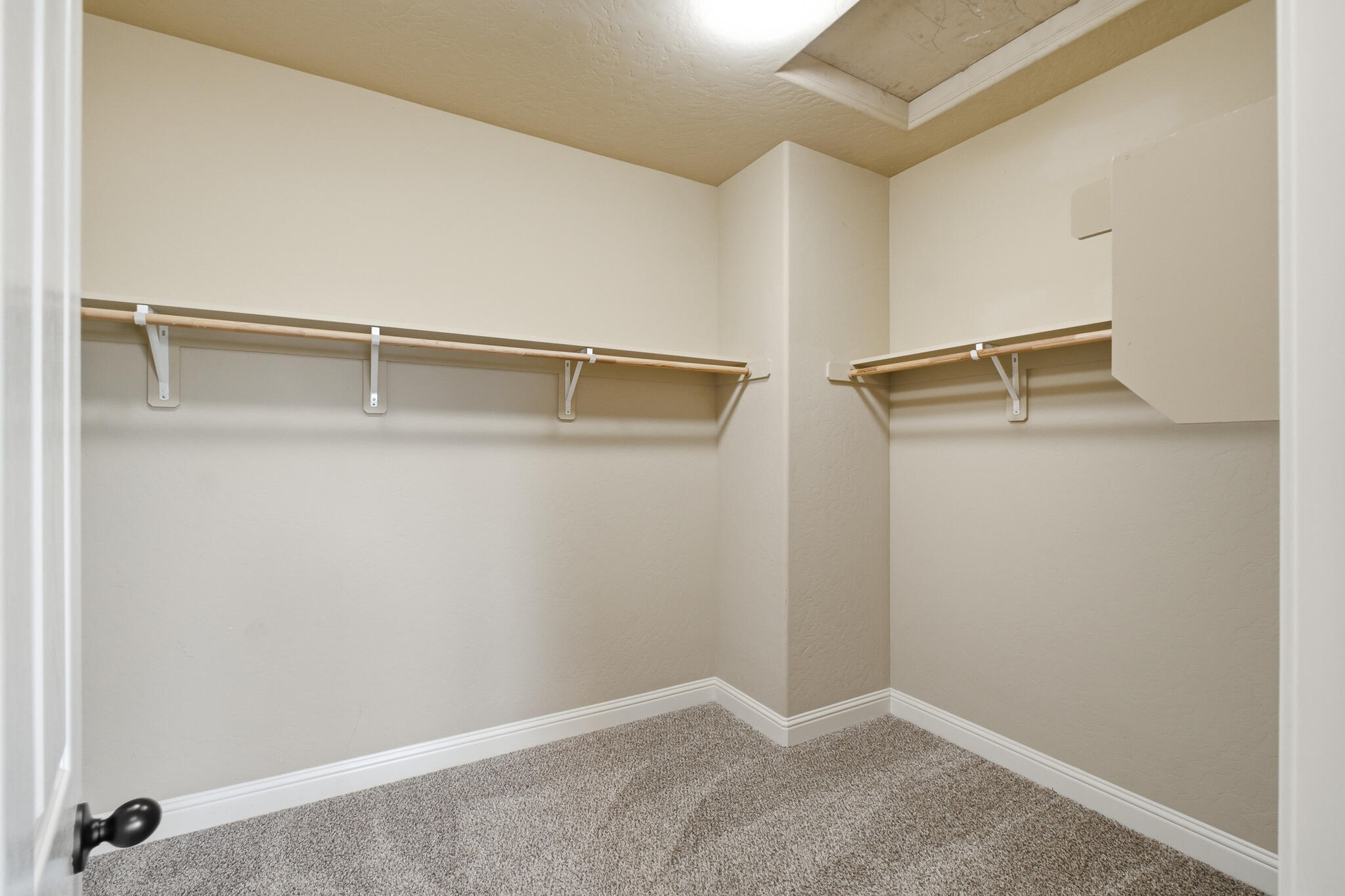 2931 W Cecil Ave, Visalia, CA 93291