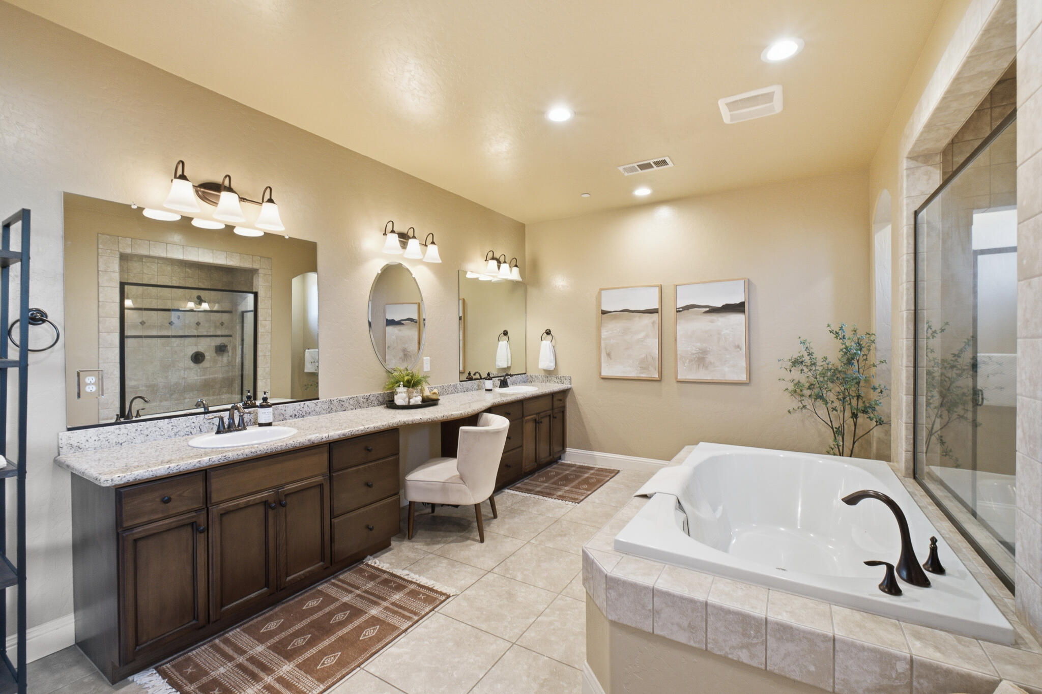 2931 W Cecil Ave, Visalia, CA 93291