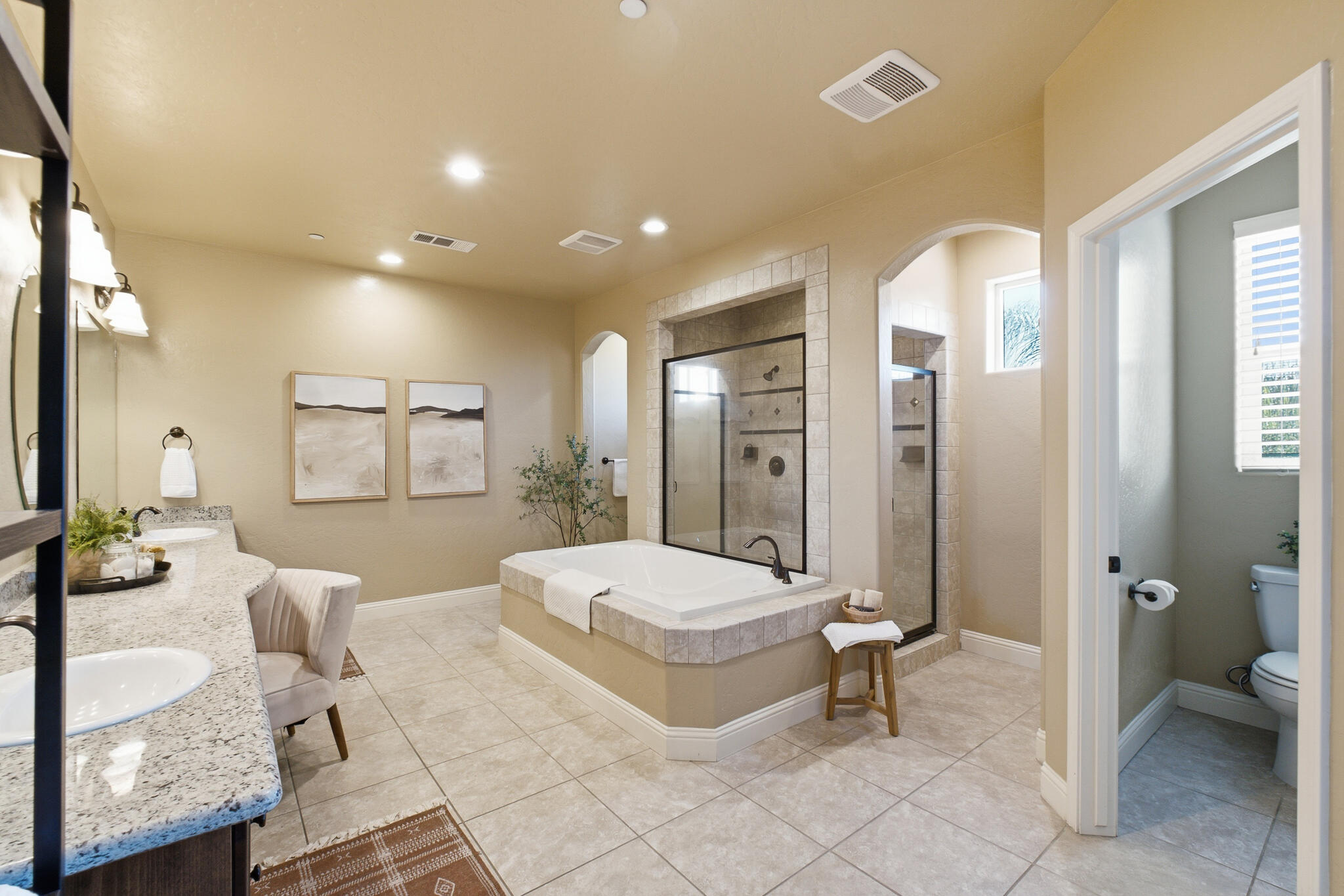 2931 W Cecil Ave, Visalia, CA 93291