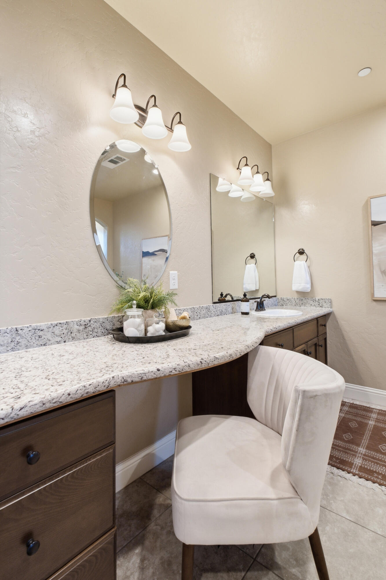 2931 W Cecil Ave, Visalia, CA 93291
