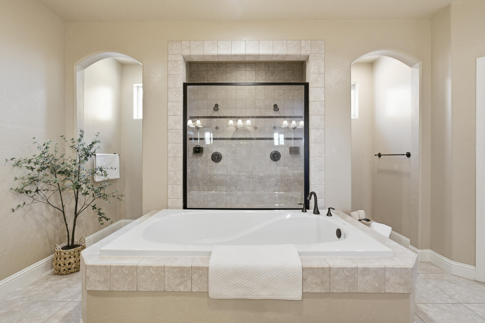 2931 W Cecil Ave, Visalia, CA 93291
