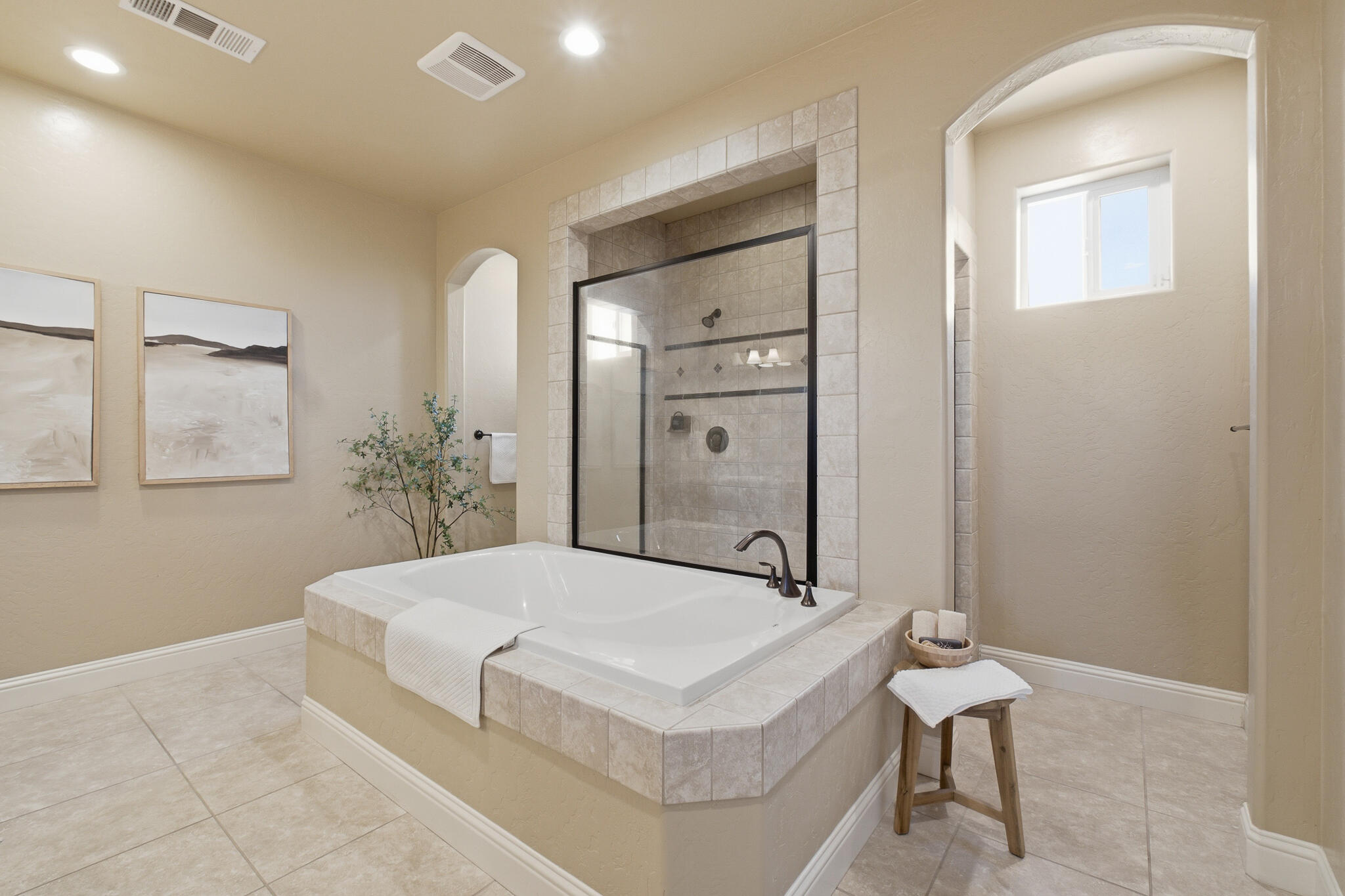 2931 W Cecil Ave, Visalia, CA 93291