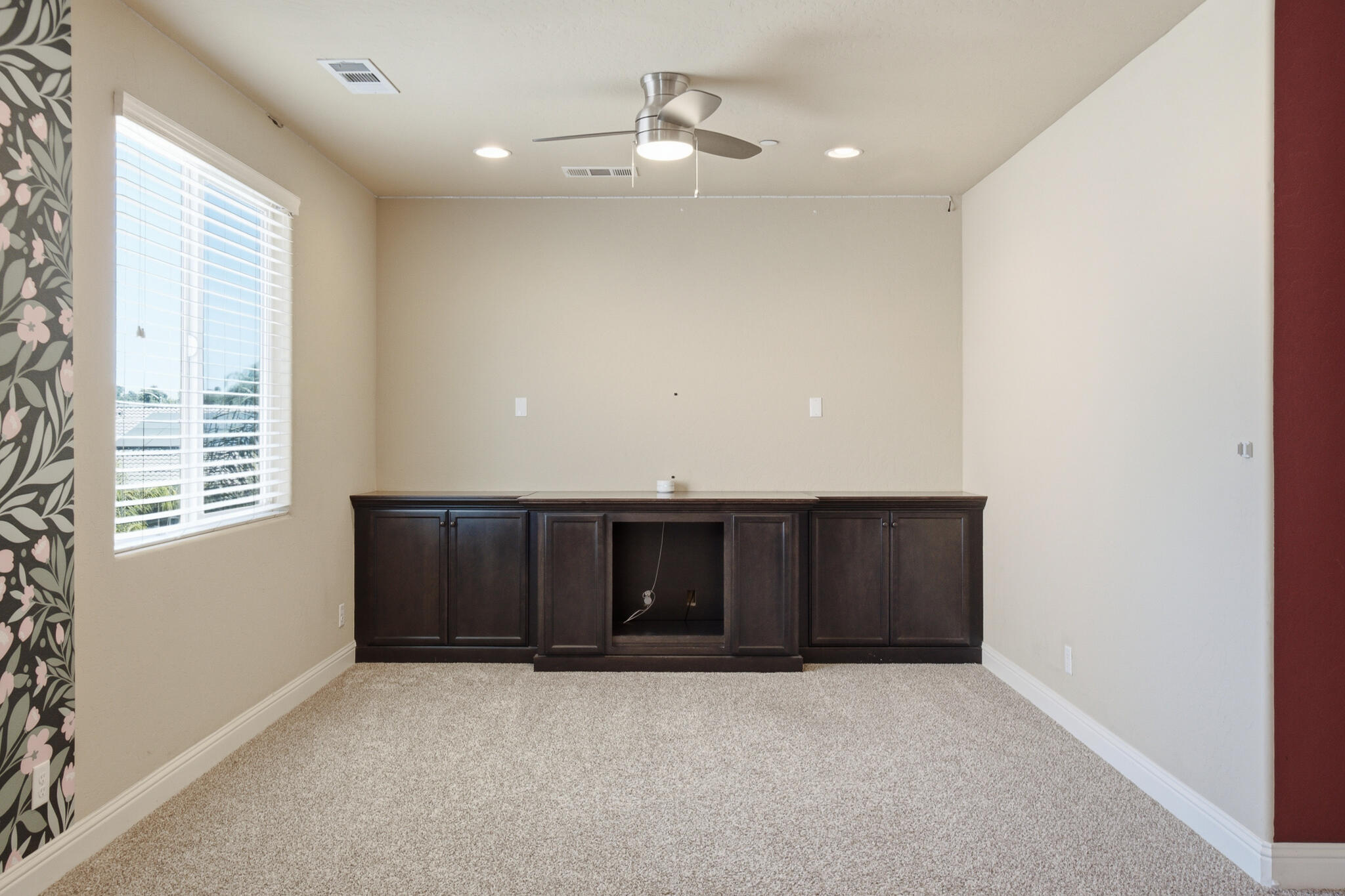 2931 W Cecil Ave, Visalia, CA 93291