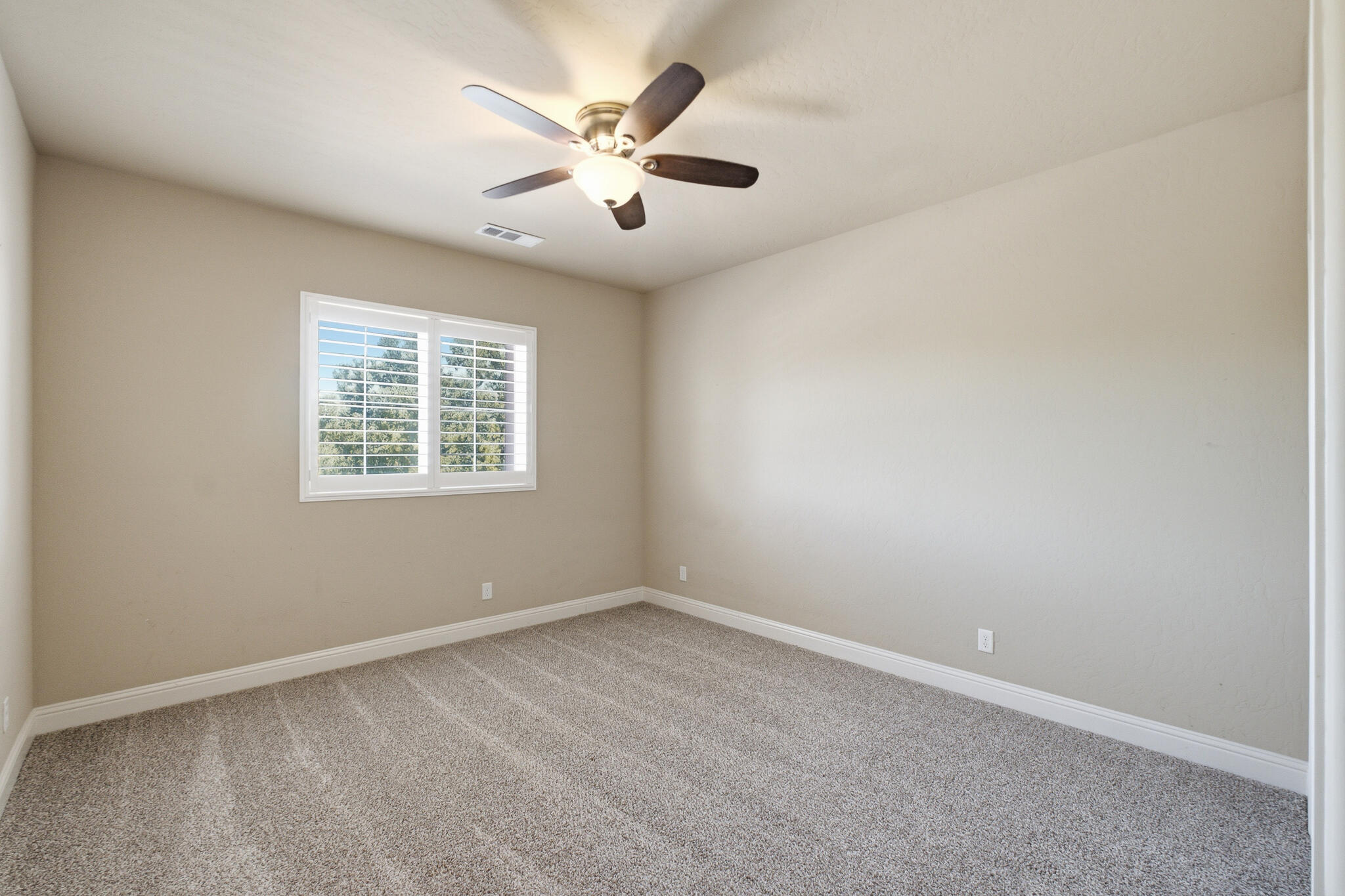 2931 W Cecil Ave, Visalia, CA 93291