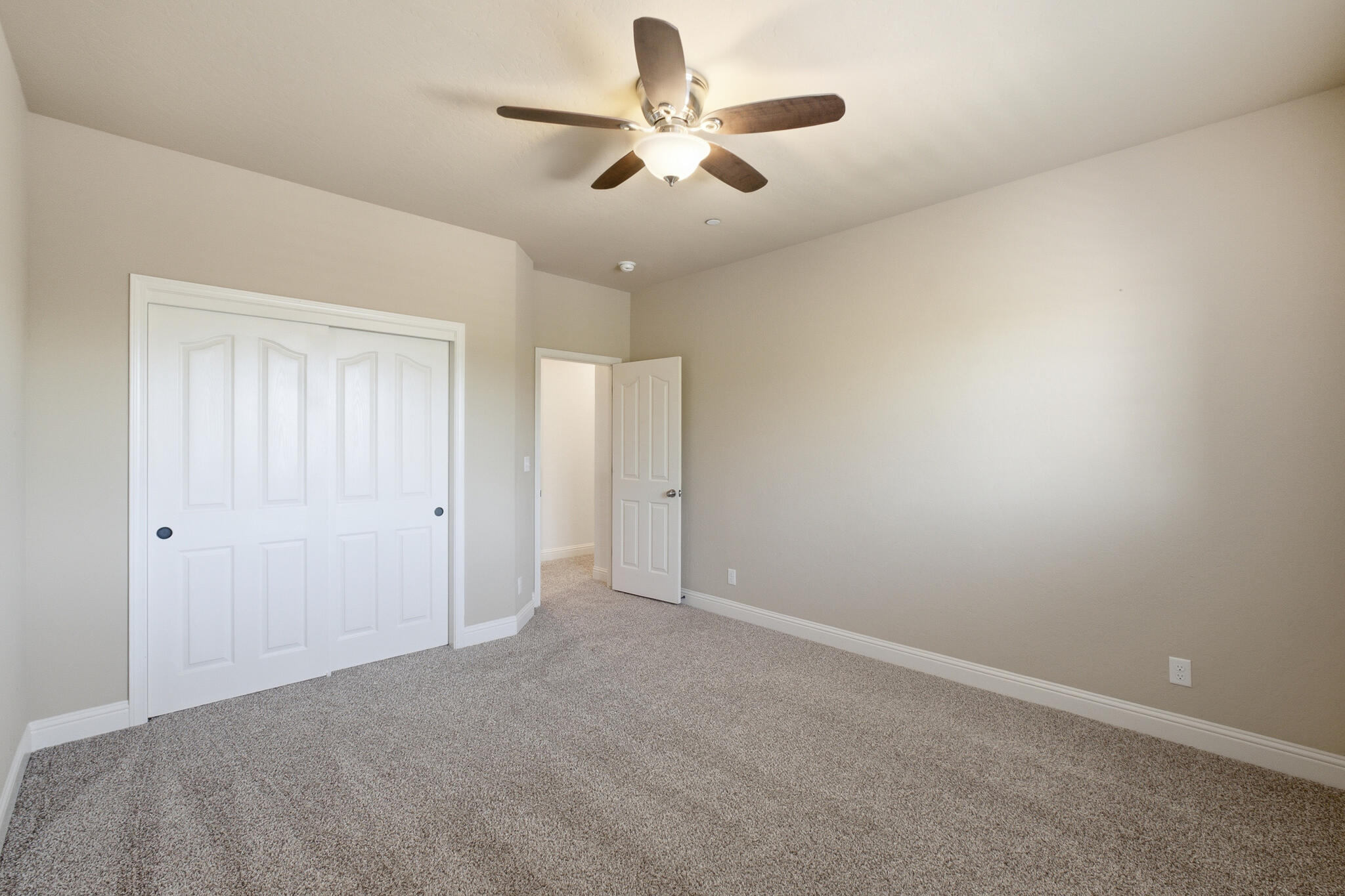 2931 W Cecil Ave, Visalia, CA 93291