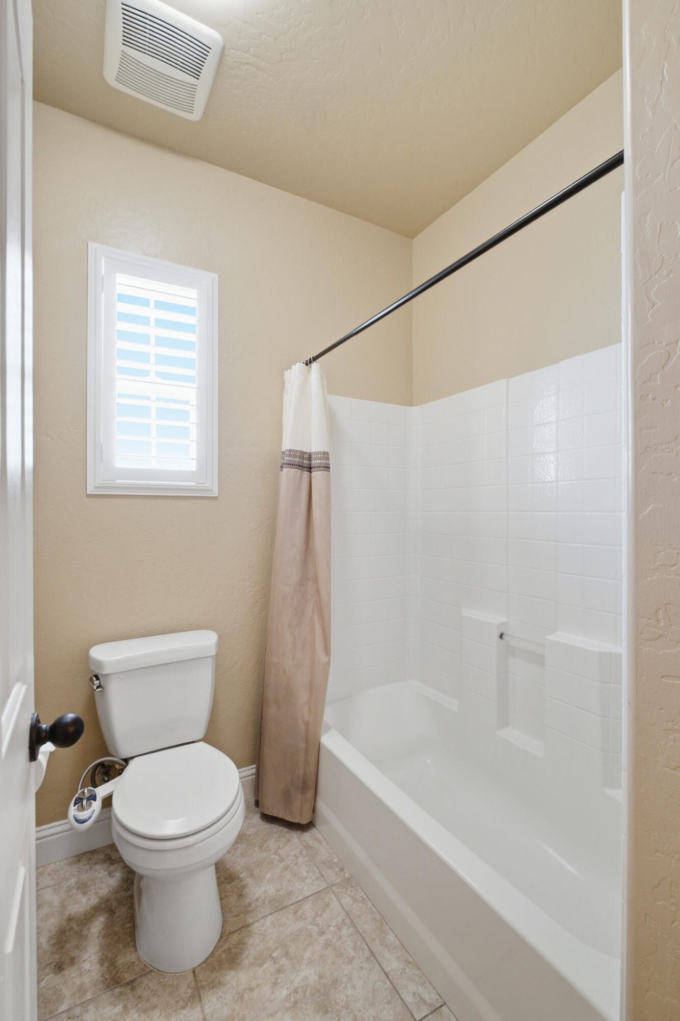 2931 W Cecil Ave, Visalia, CA 93291