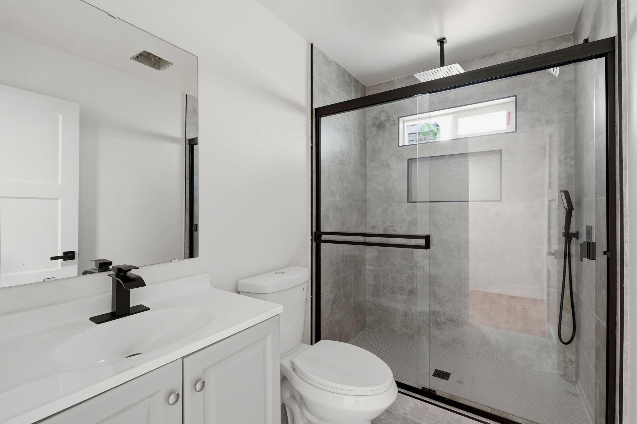 737 W Kanai Ave, Porterville, CA 93257
